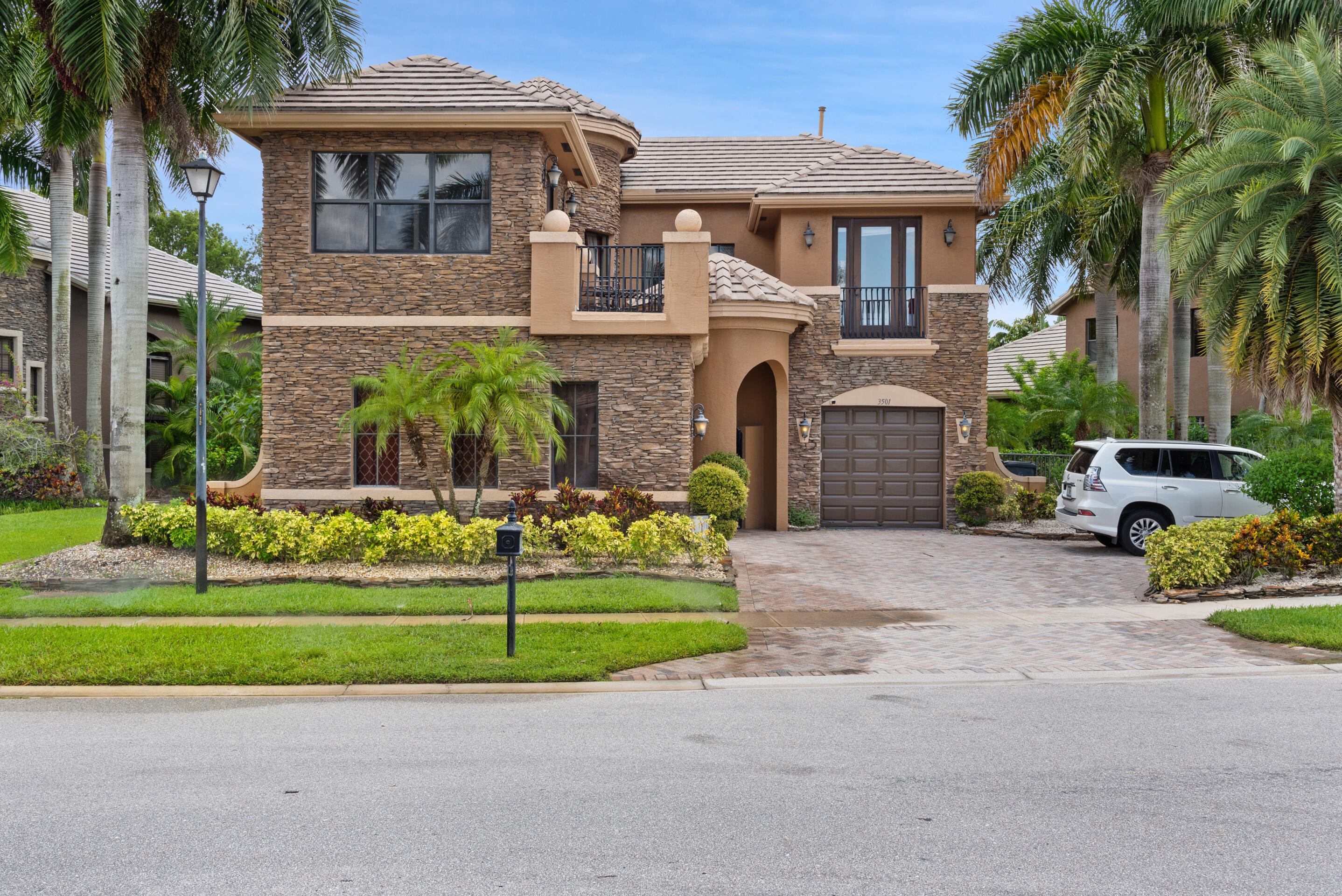 3501 COLLONADE Drive Property Photo 1