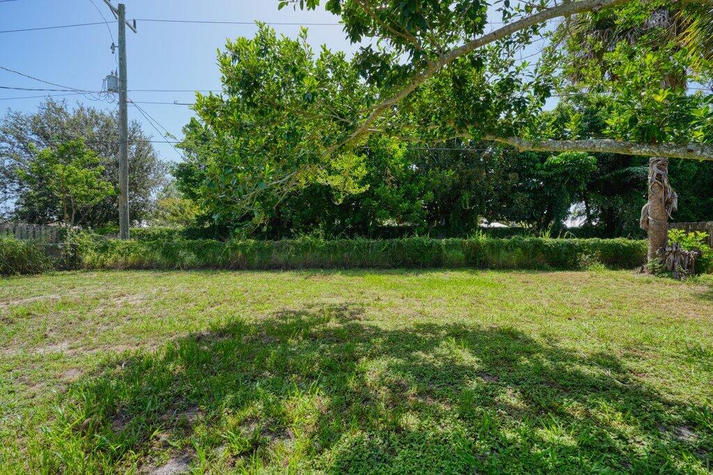 911 Se Dolphin Drive Property Photo 25