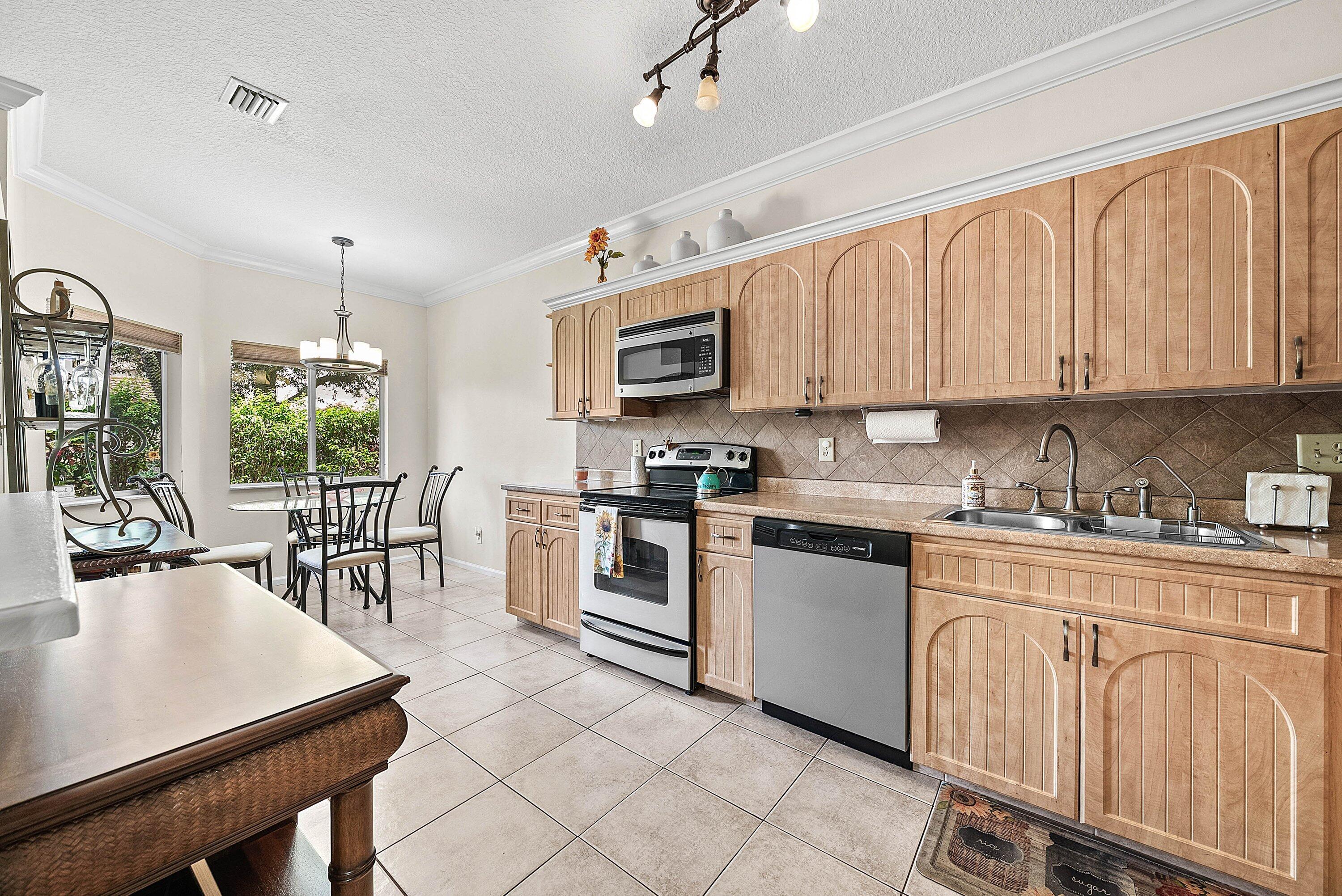 6757 Via Regina Property Photo 11