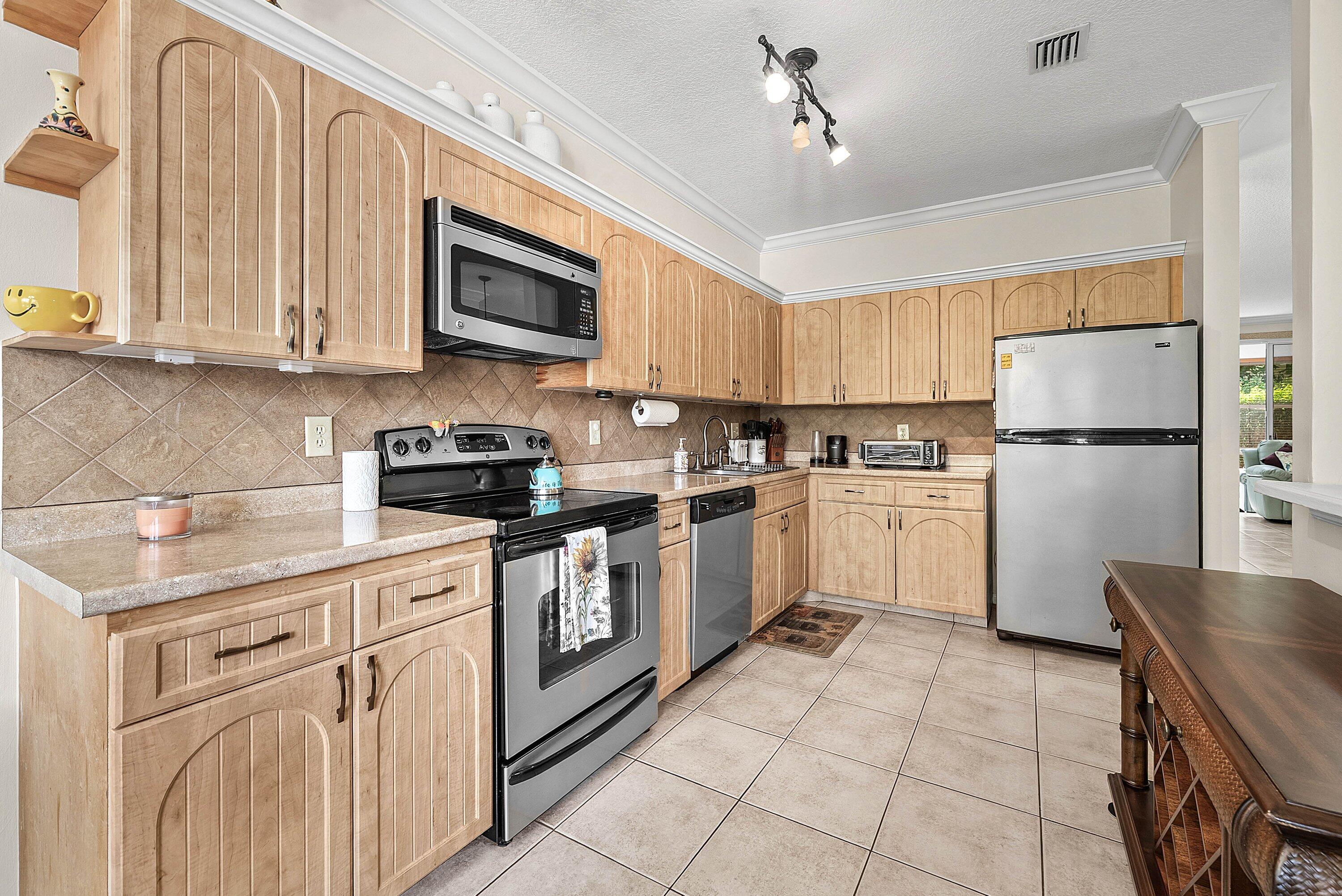 6757 Via Regina Property Photo 13