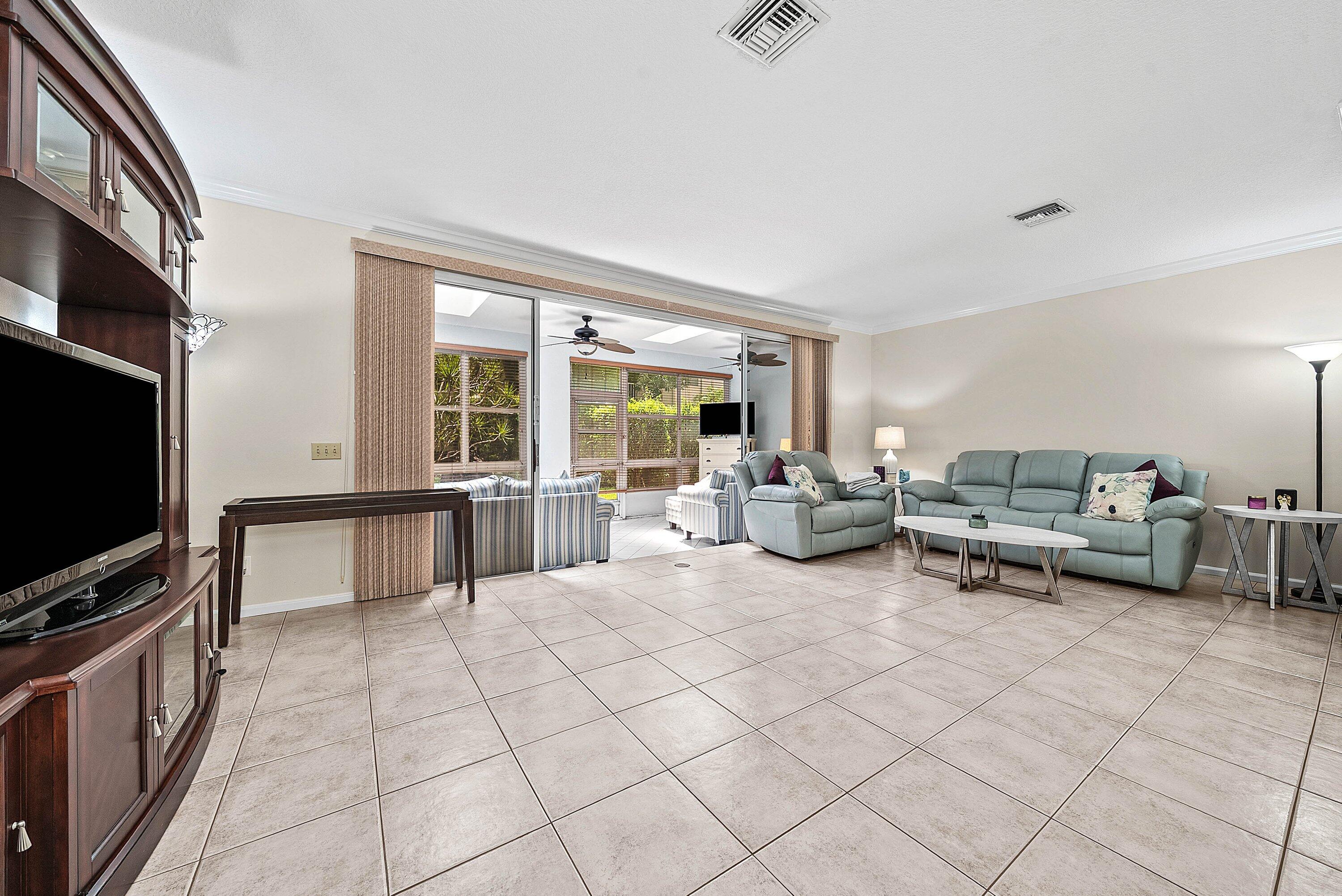 6757 Via Regina Property Photo 19