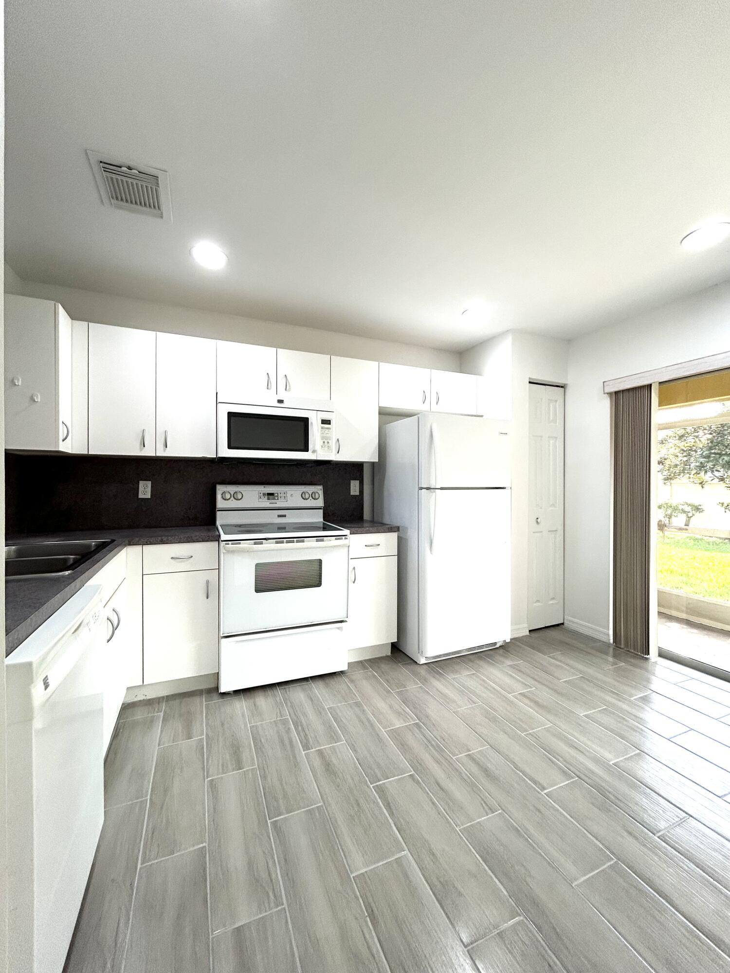1007 Arezzo Circle Property Photo 1