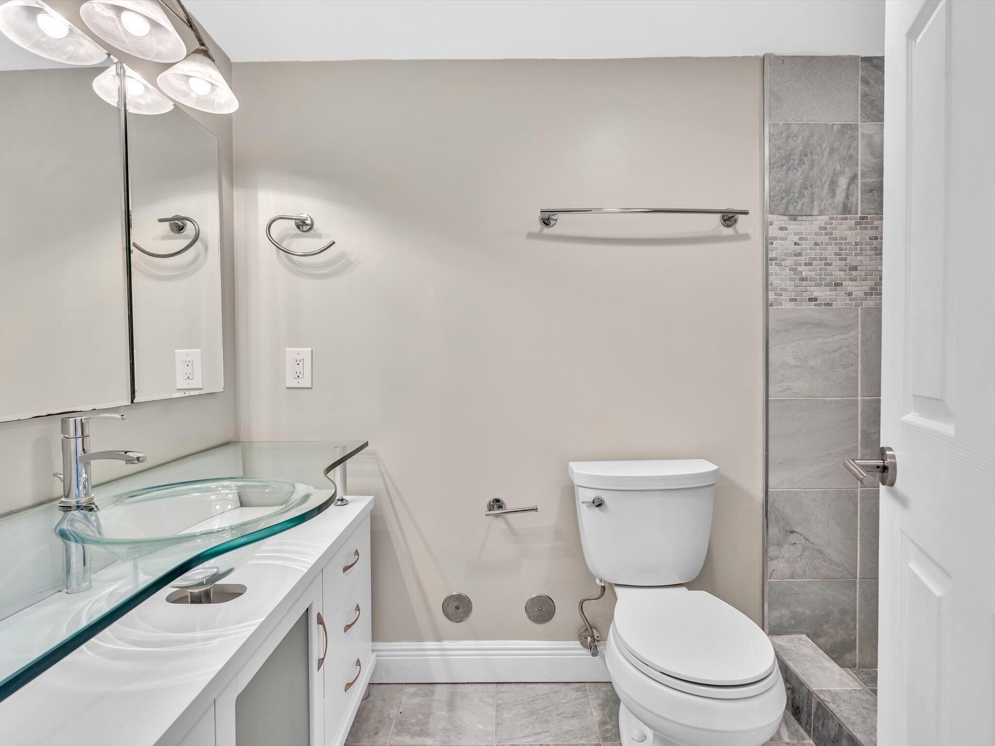 2741 Taft Street 104 Property Photo 15