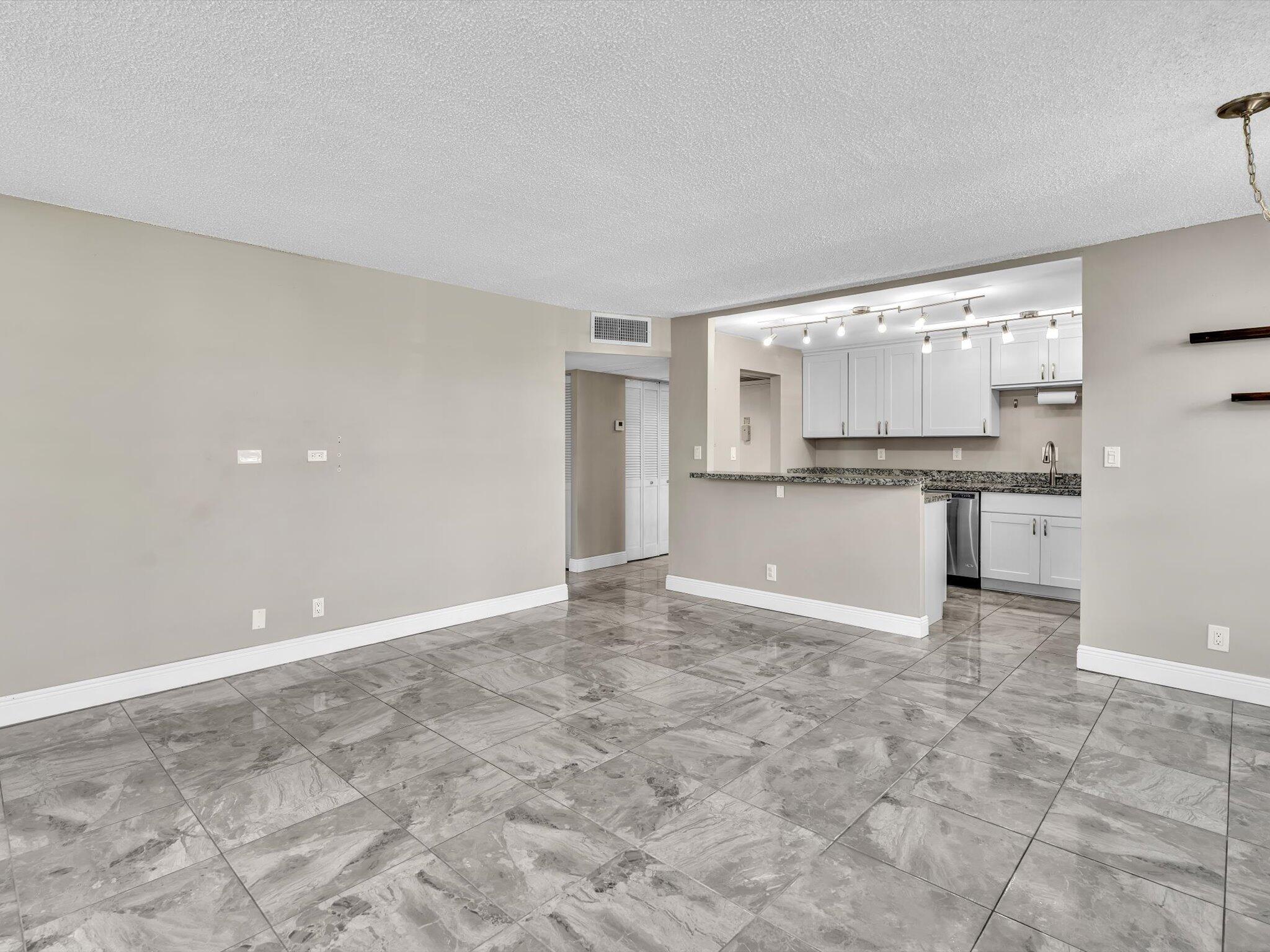 2741 Taft Street 104 Property Photo 36