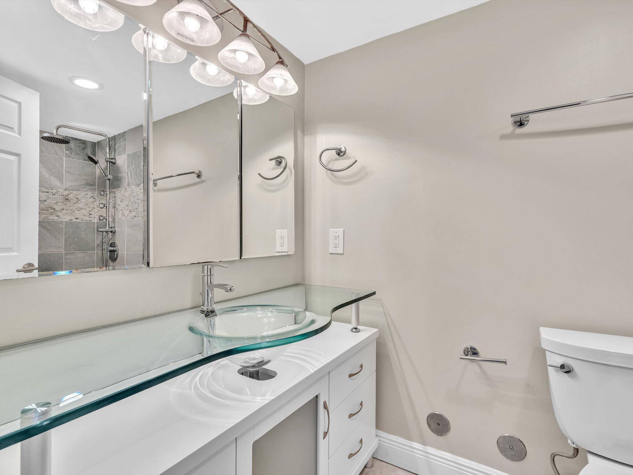 2741 Taft Street 104 Property Photo 41