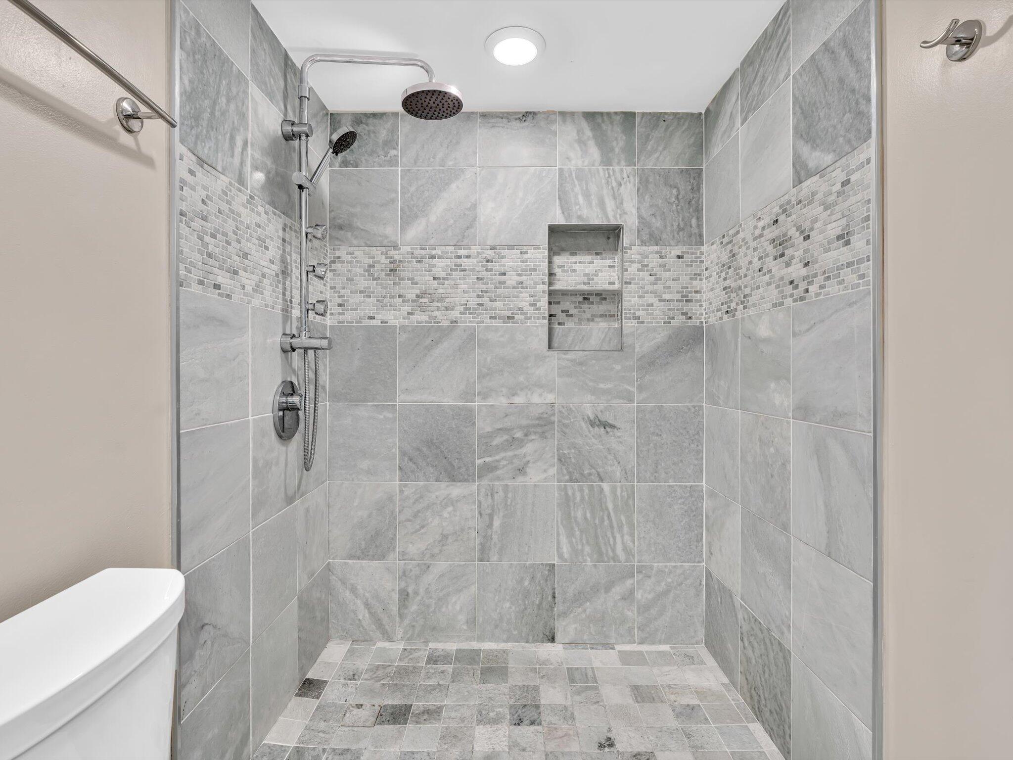 2741 Taft Street 104 Property Photo 42