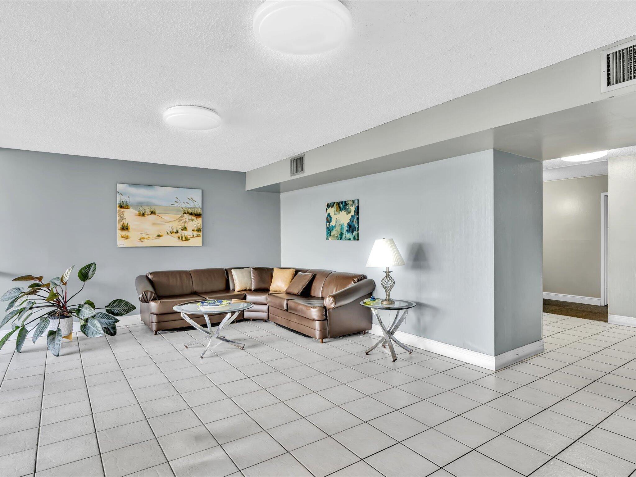 2741 Taft Street 104 Property Photo 44