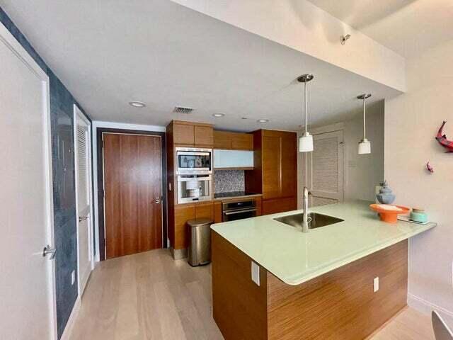 5875 Collins Avenue 1606 Property Photo 1