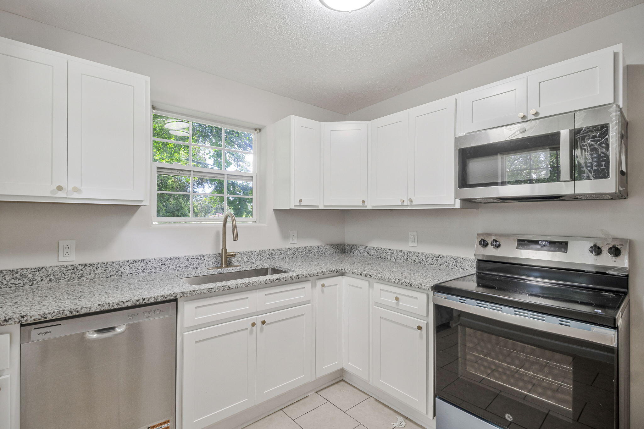 3031 W Jackson Street Property Photo 2