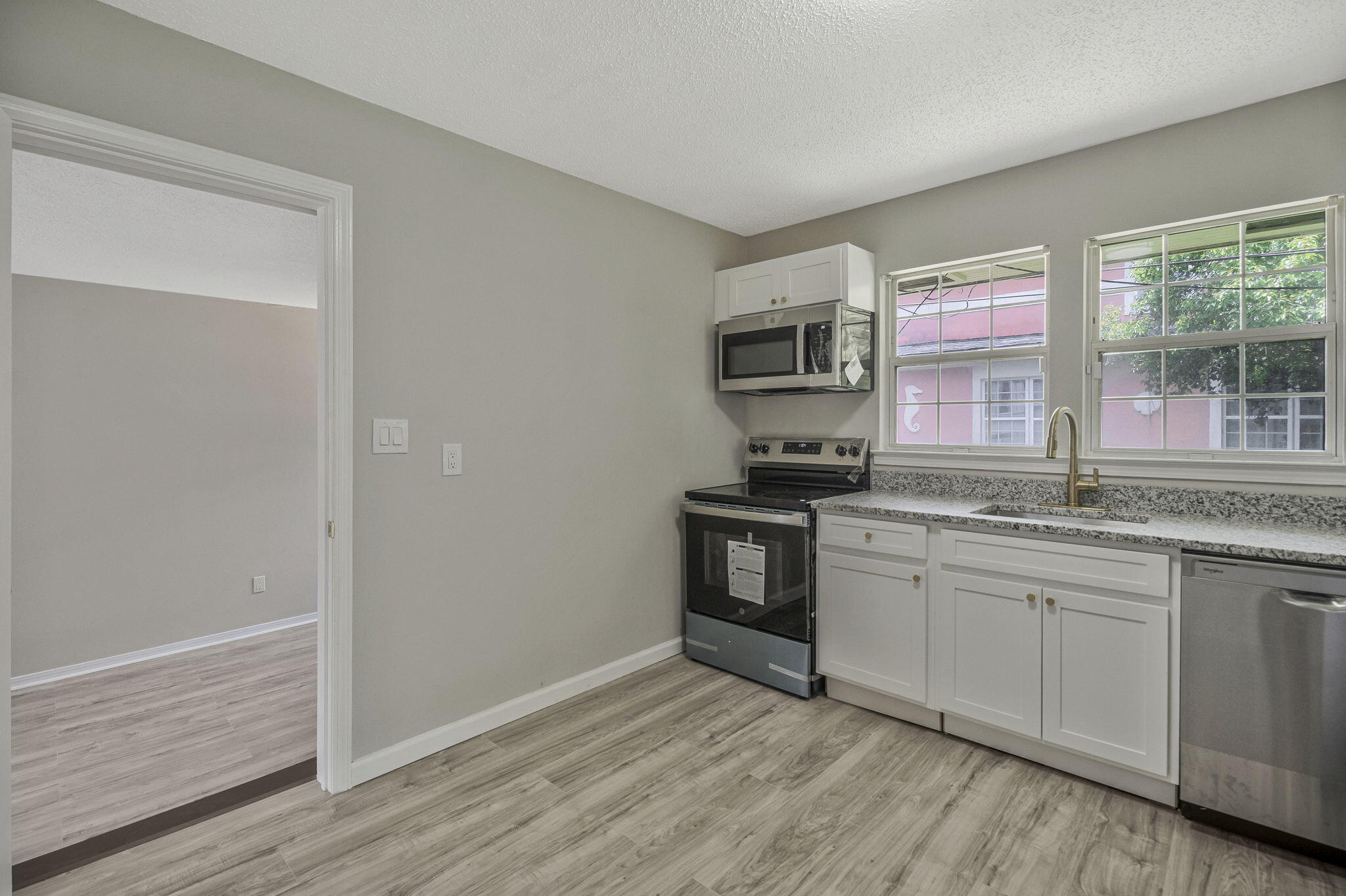 3031 W Jackson Street Property Photo 4