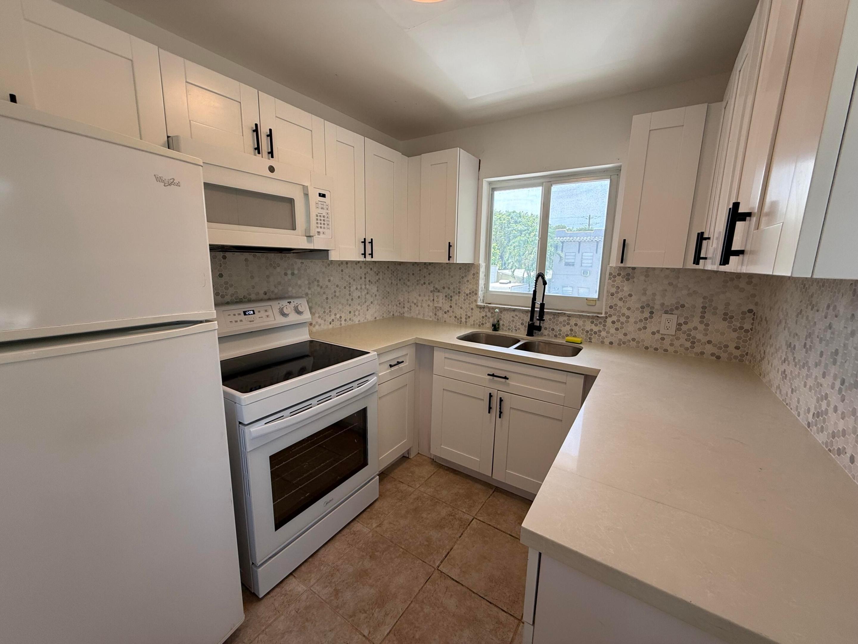 1859 Lincoln Street 202 Property Photo 2