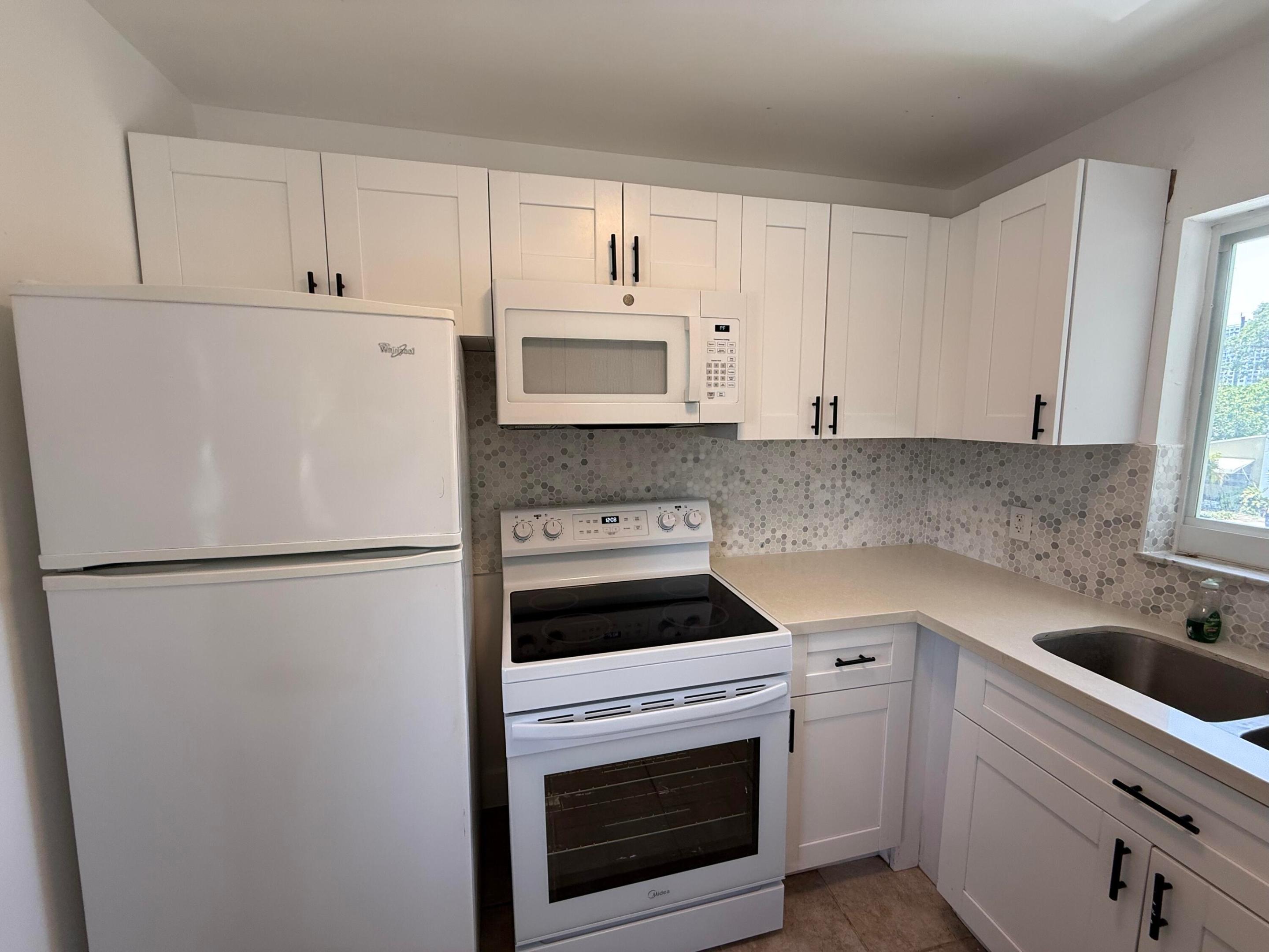 1859 Lincoln Street 202 Property Photo 3
