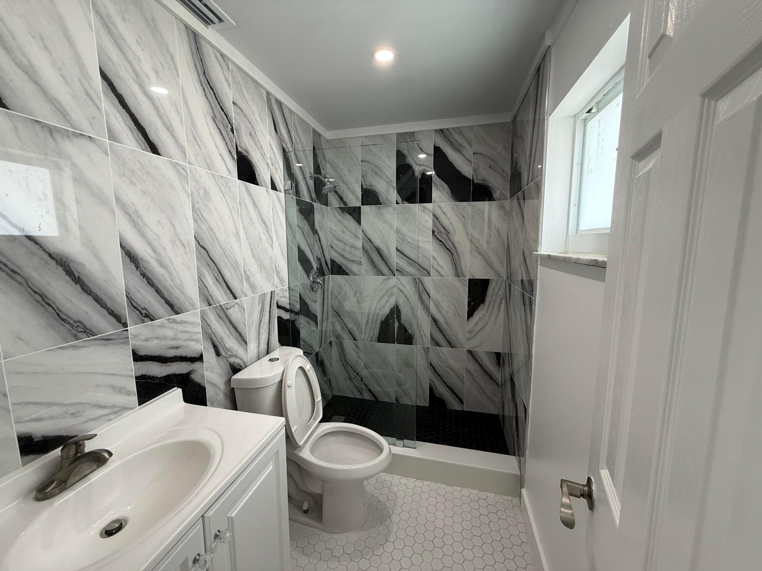 1859 Lincoln Street 202 Property Photo 4