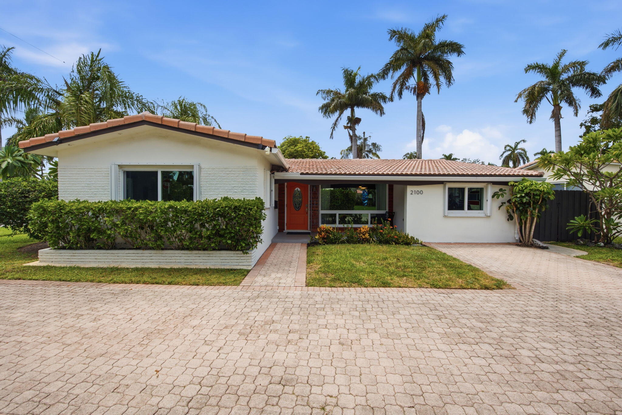2100 N 14th Terrace