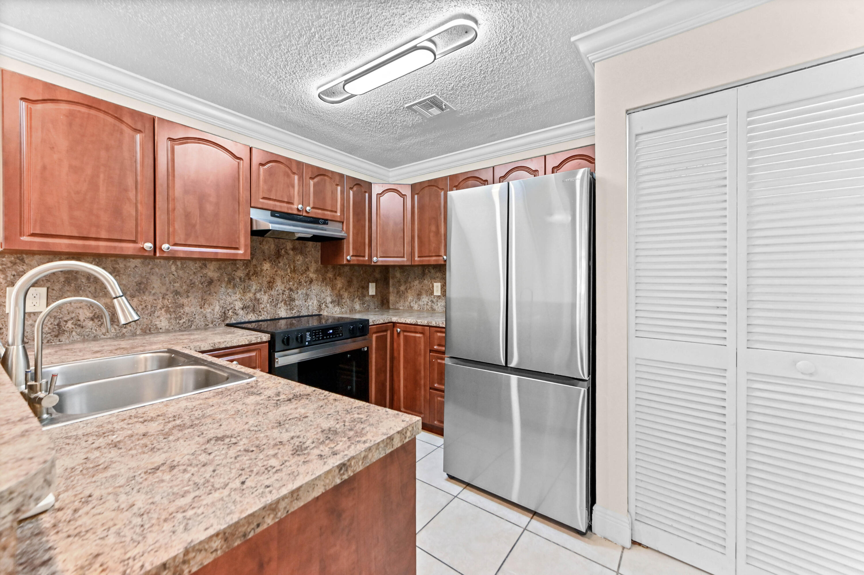 7184 Sportsmans Drive Property Photo 8