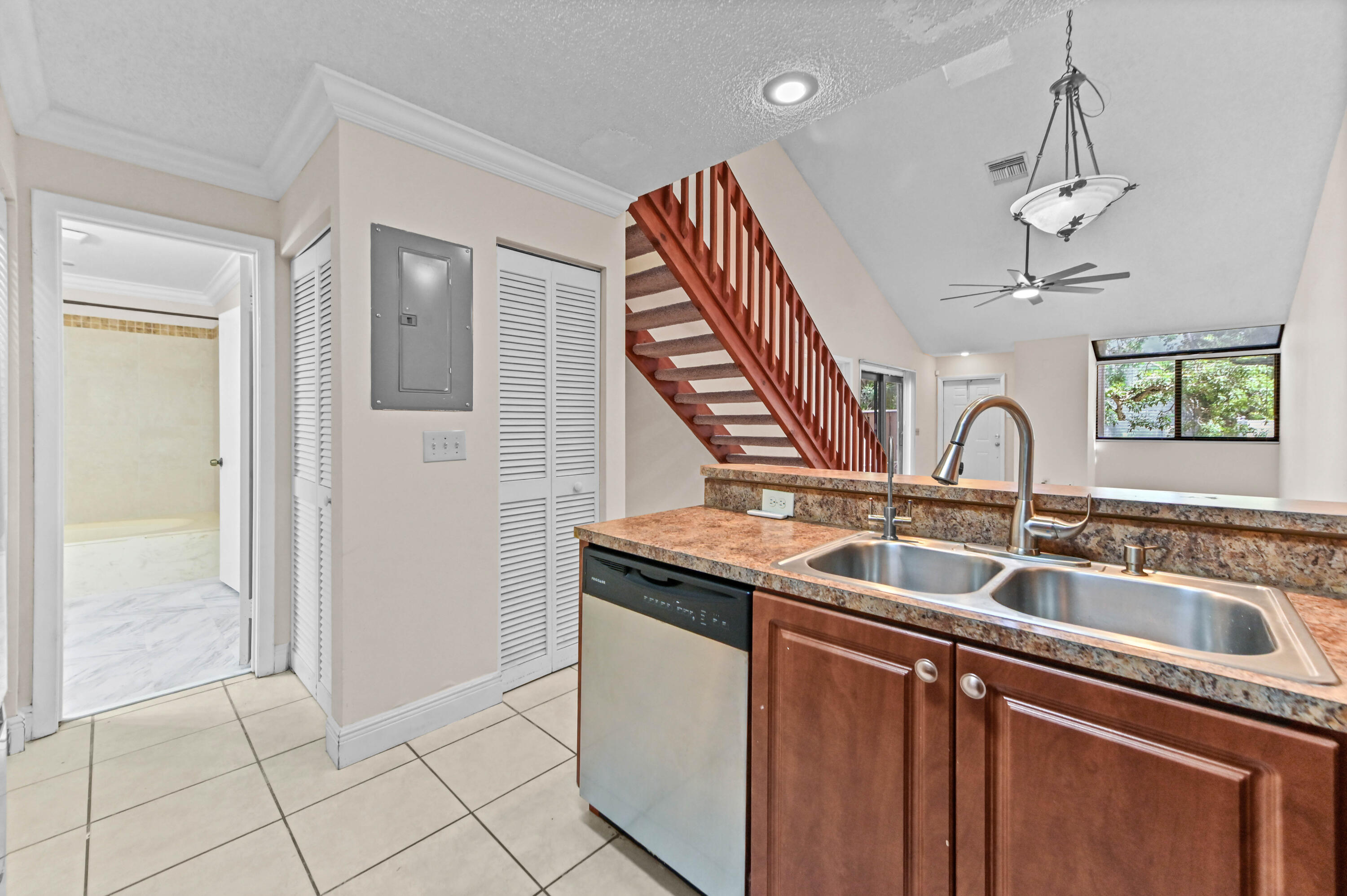7184 Sportsmans Drive Property Photo 10