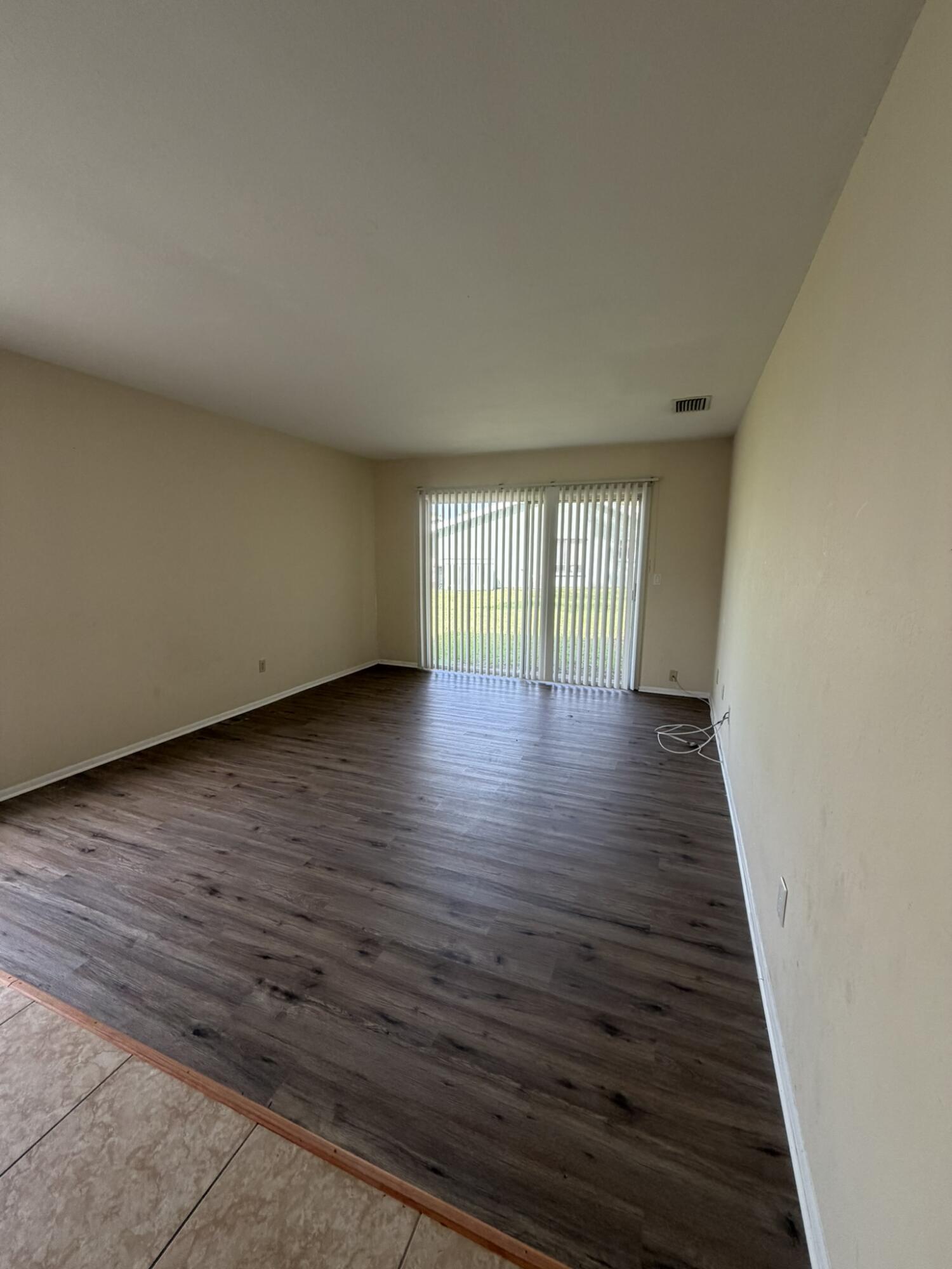 1720 Se Linpark Court Property Photo 6