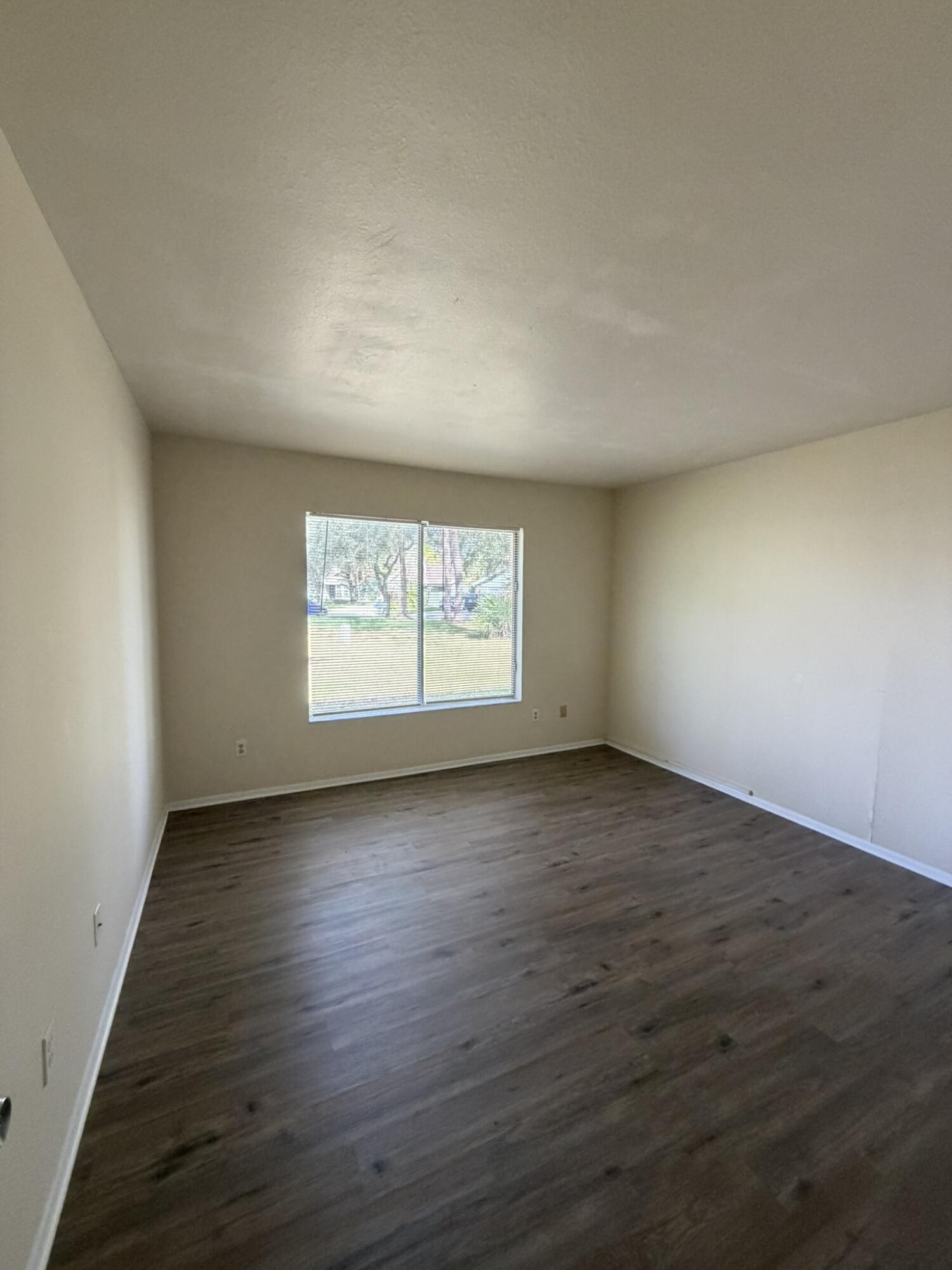 1720 Se Linpark Court Property Photo 11