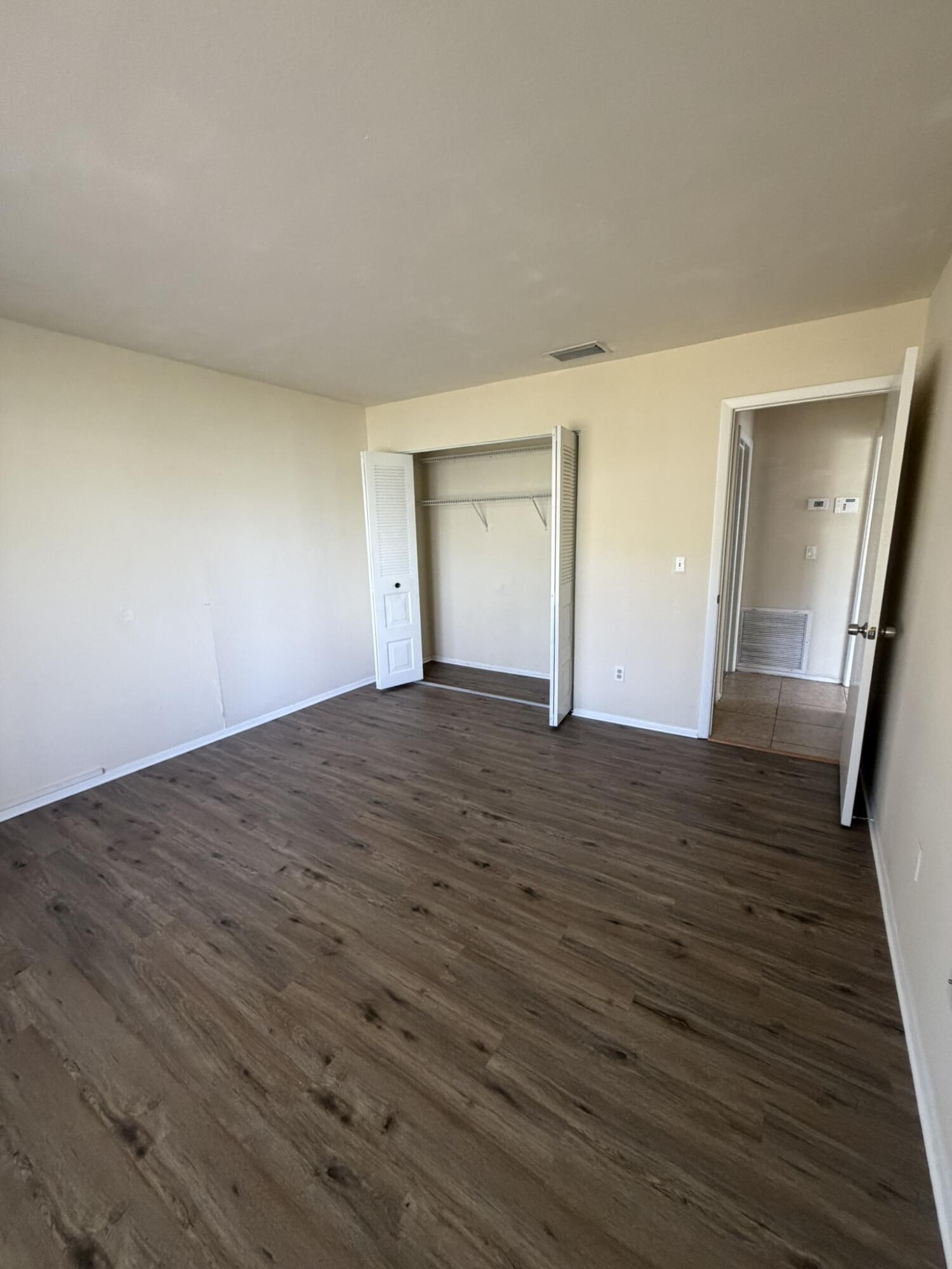 1720 Se Linpark Court Property Photo 12