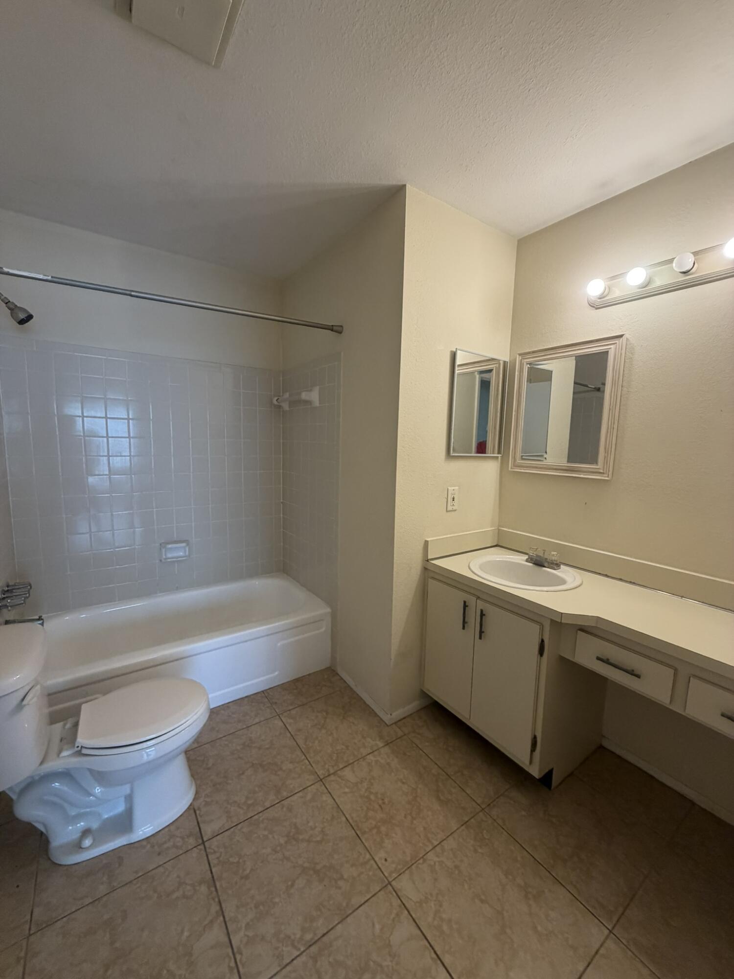 1720 Se Linpark Court Property Photo 14