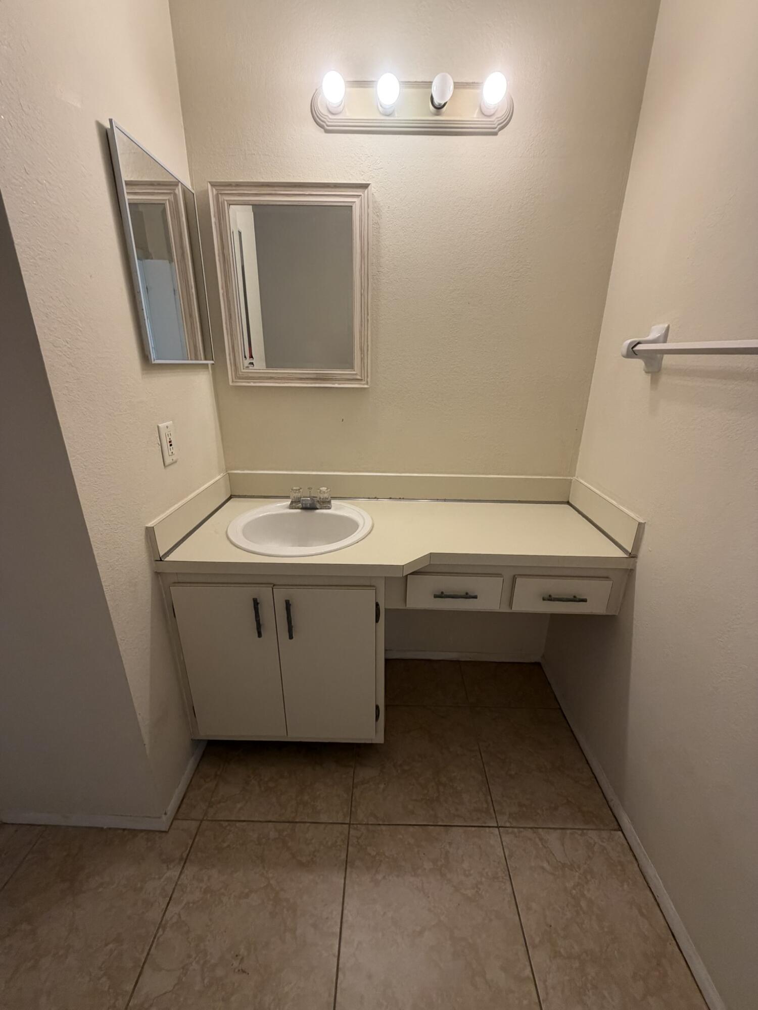 1720 Se Linpark Court Property Photo 15