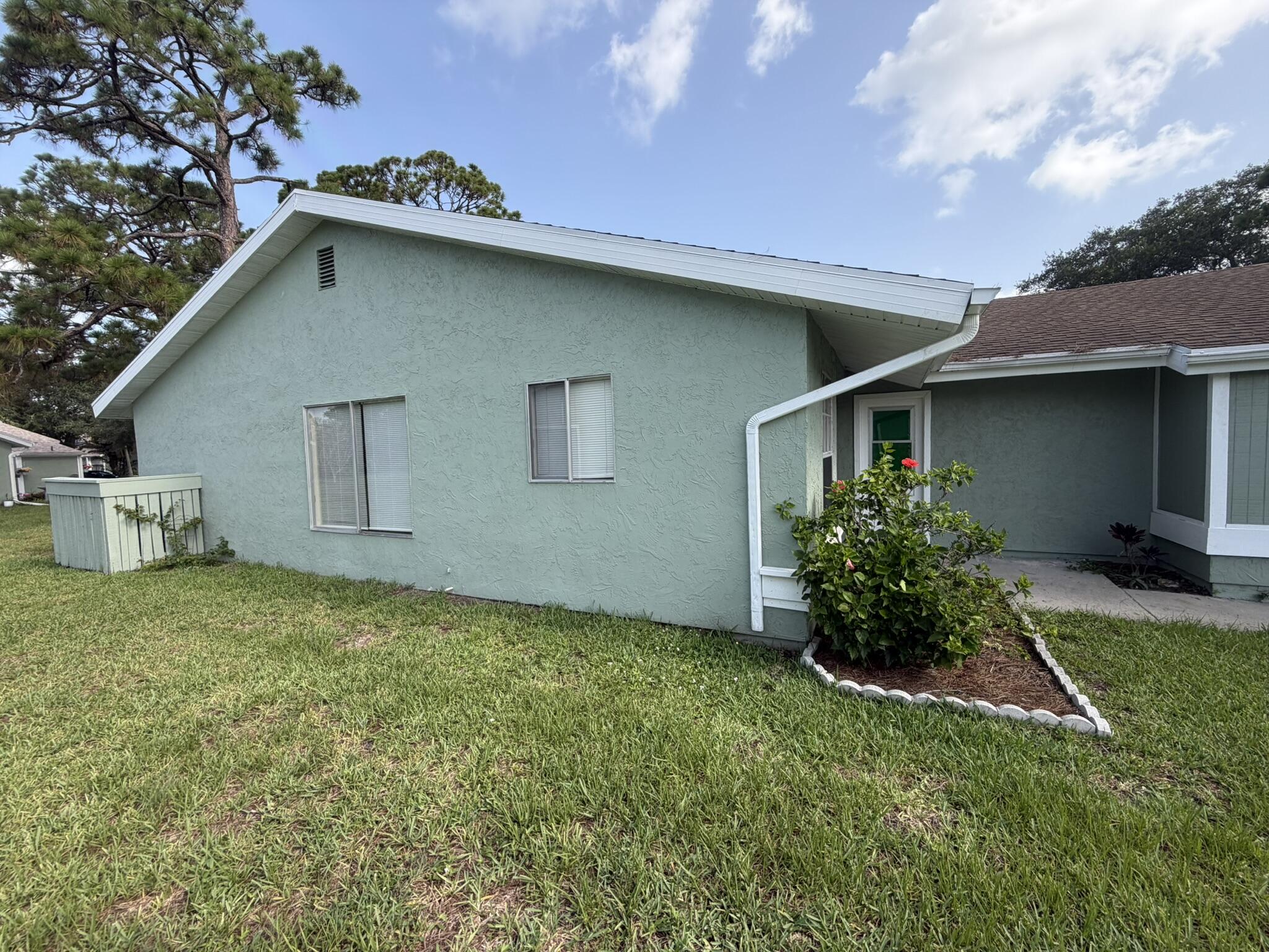 1720 Se Linpark Court Property Photo 23