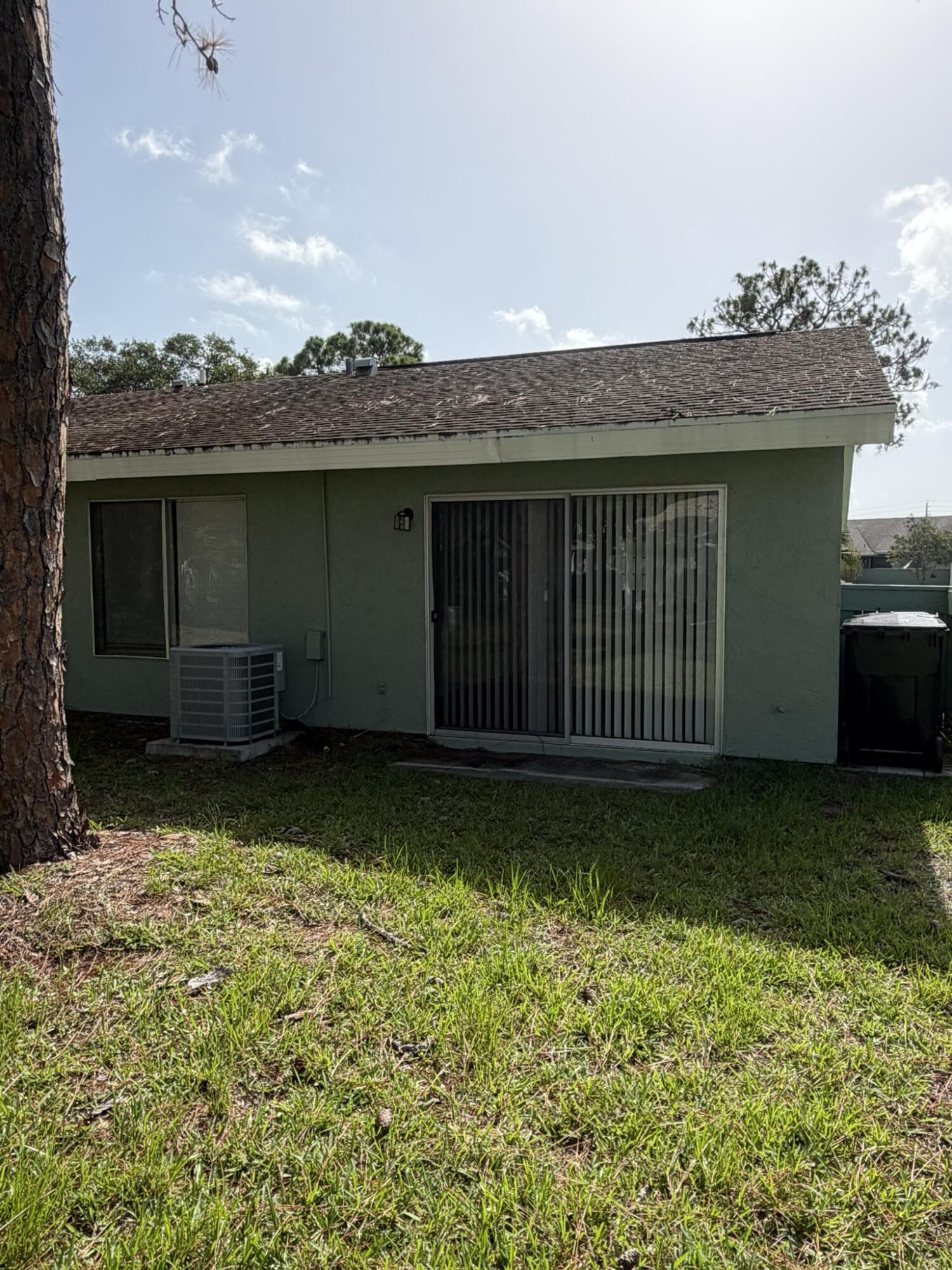 1720 Se Linpark Court Property Photo 24