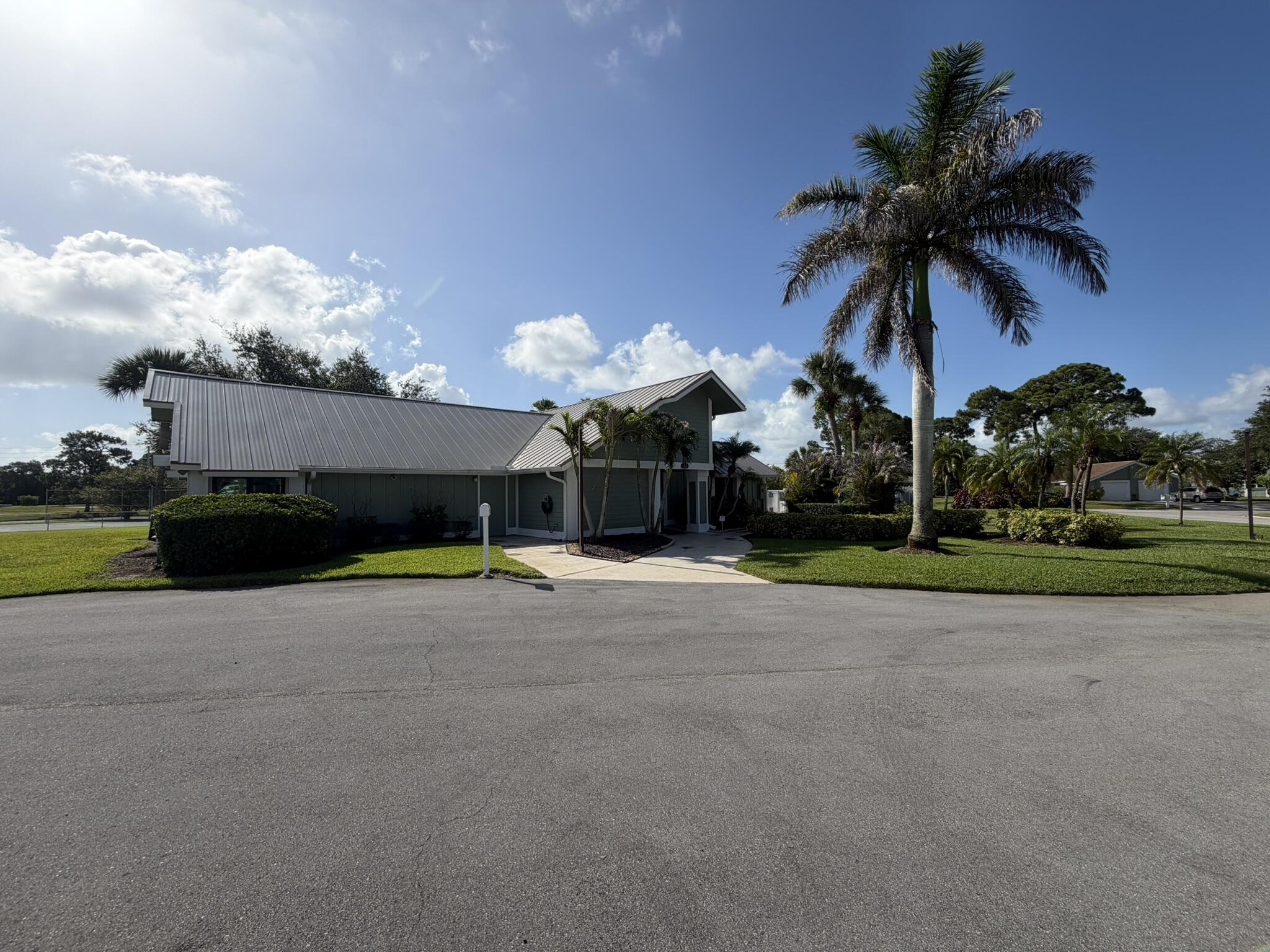 1720 Se Linpark Court Property Photo 25