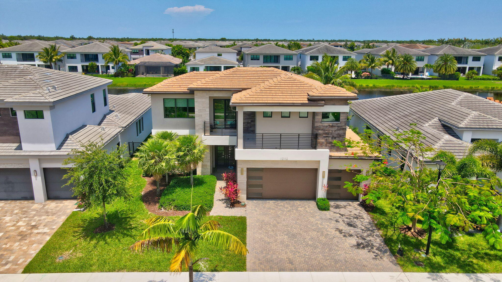 17112 Aquavera Way Property Photo 5