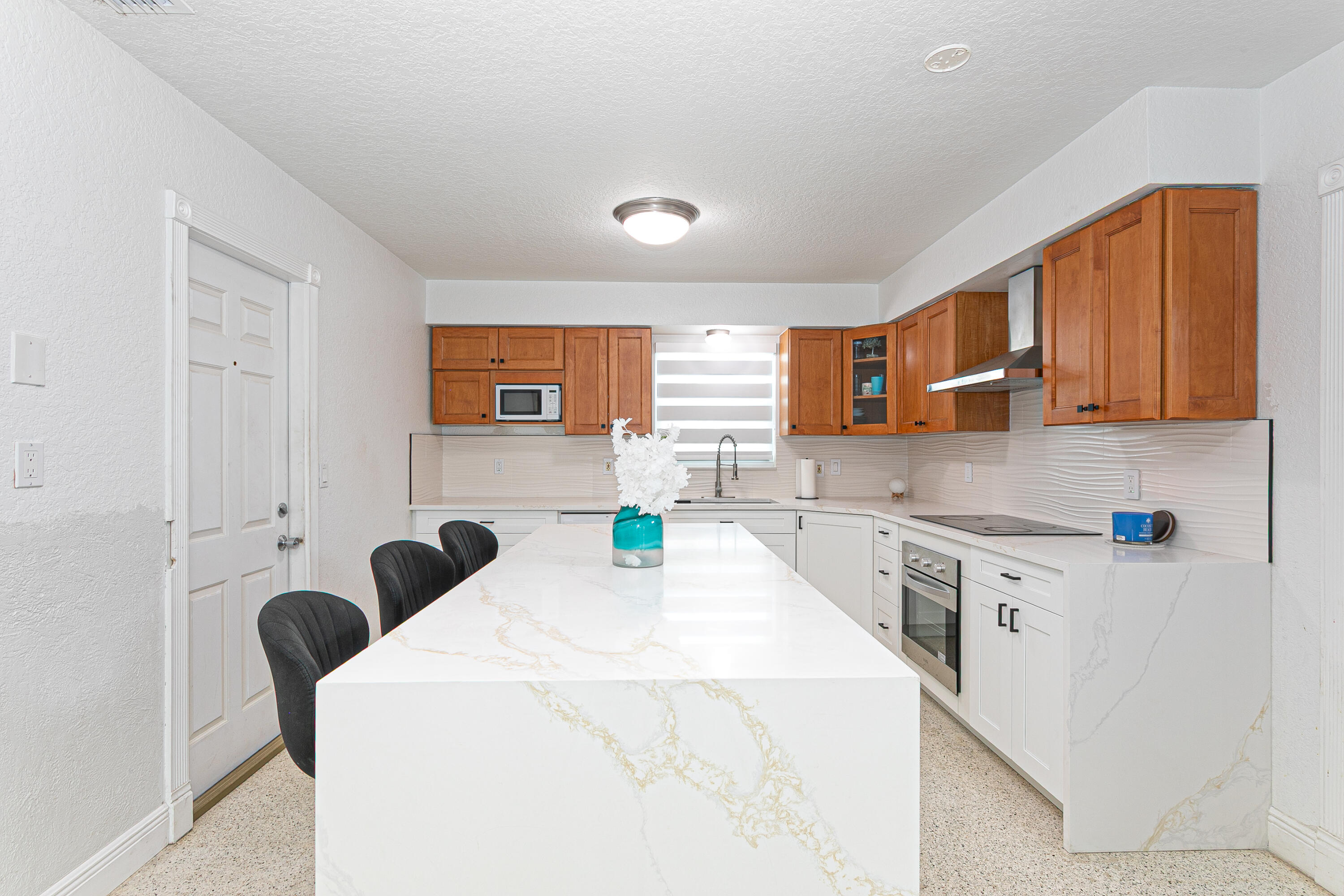 2395 Edgewater Drive Property Photo 11