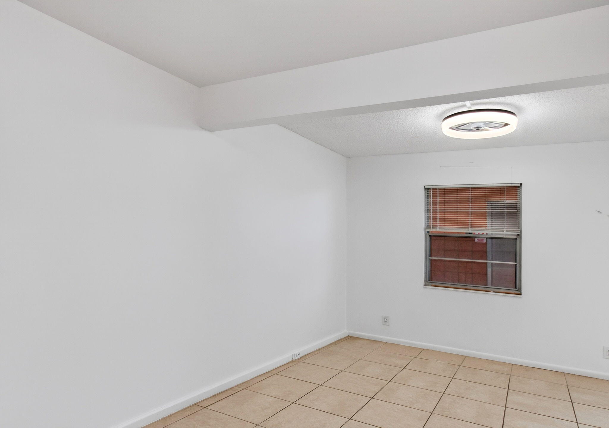 4028 Hythe B Property Photo 23