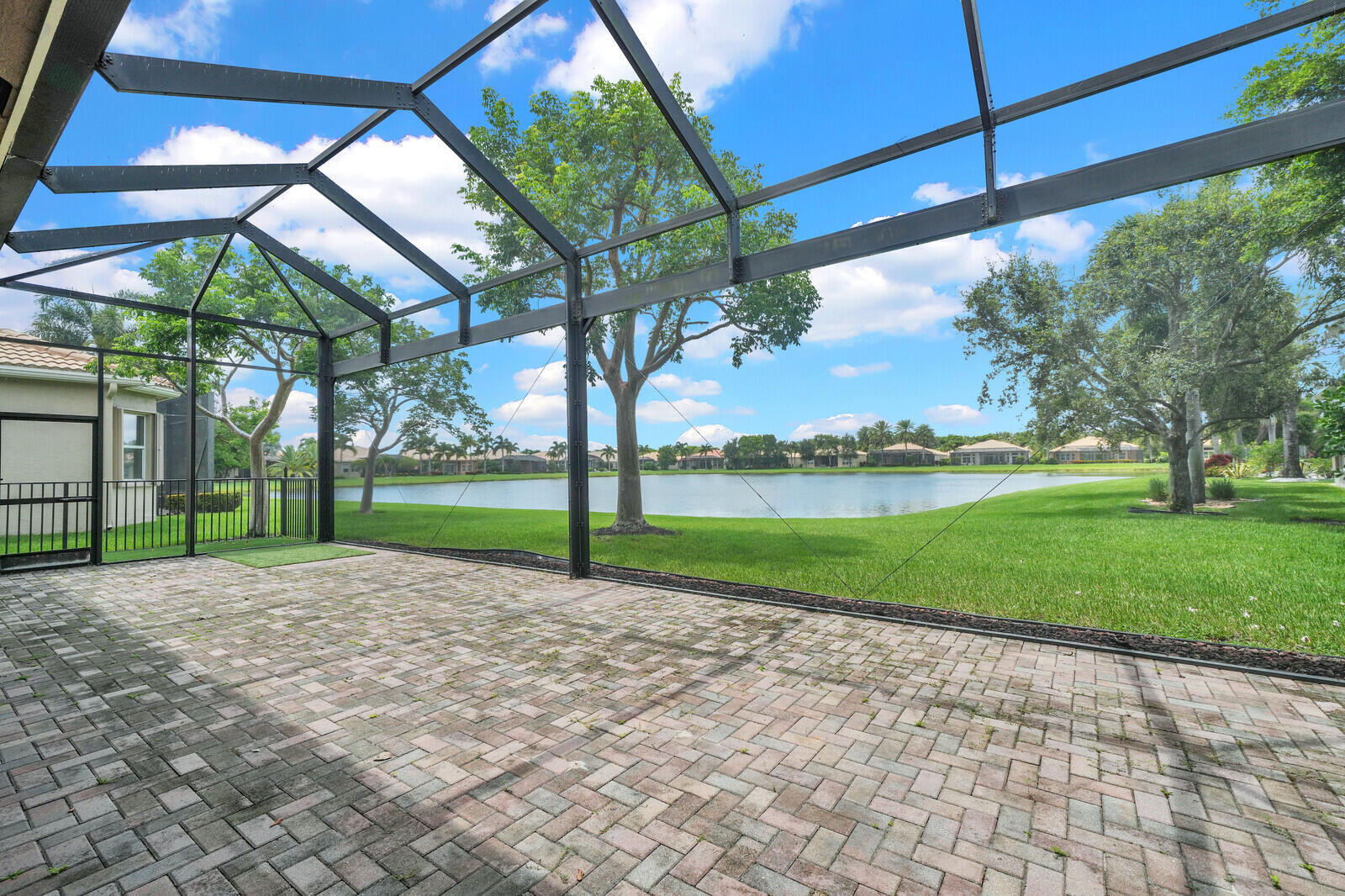 10469 Whitewind Circle Property Photo 5