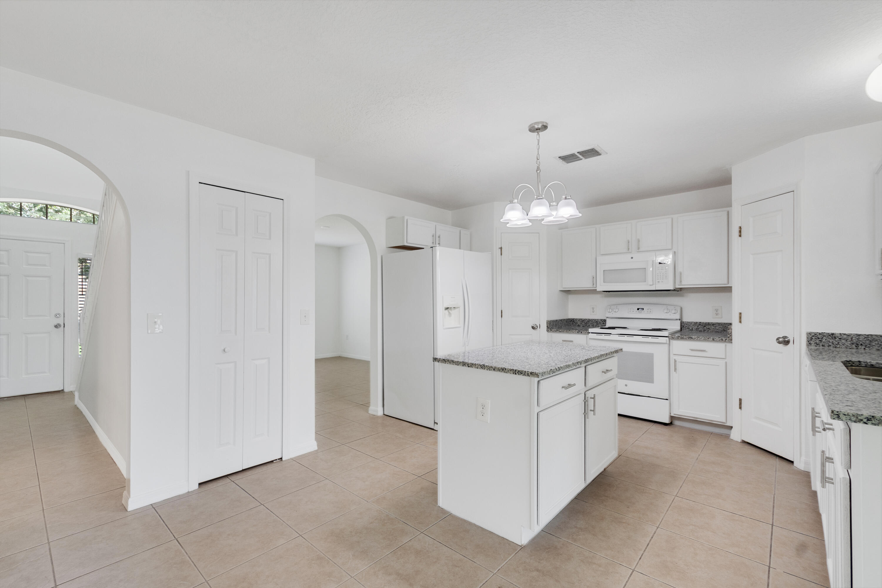 2538 12th Square Sw Property Photo 9