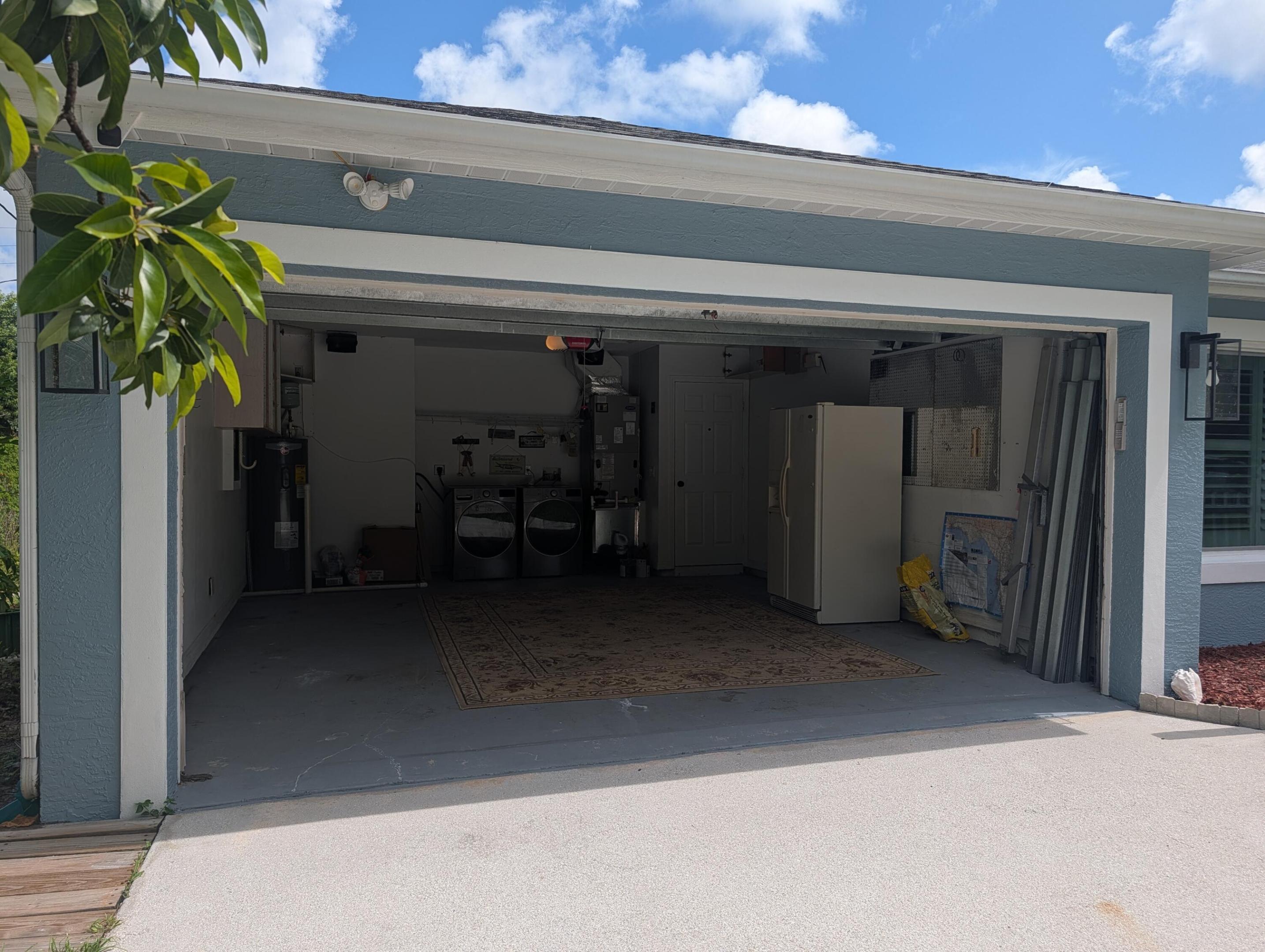 625 Coconut Avenue N Property Photo 2
