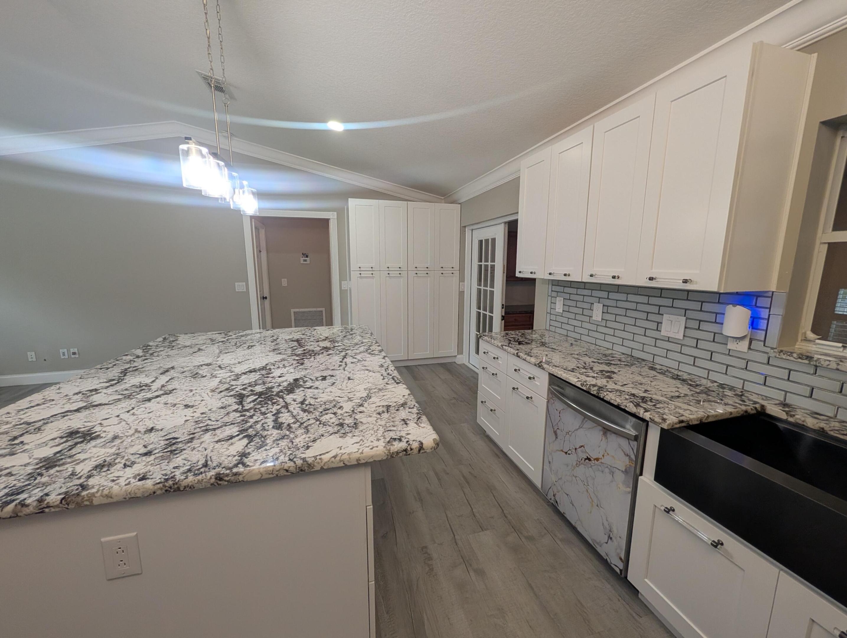 625 Coconut Avenue N Property Photo 5