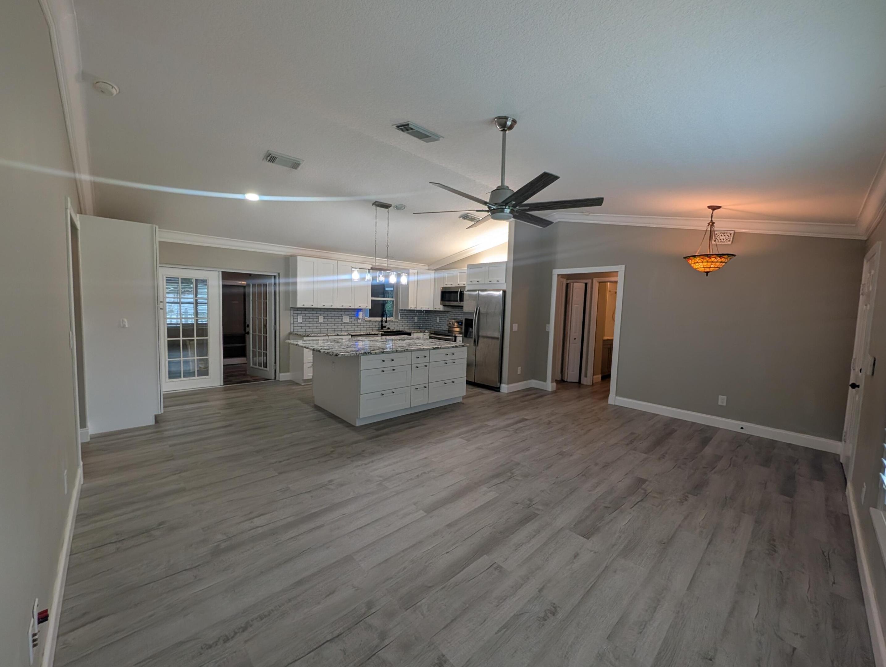 625 Coconut Avenue N Property Photo 10