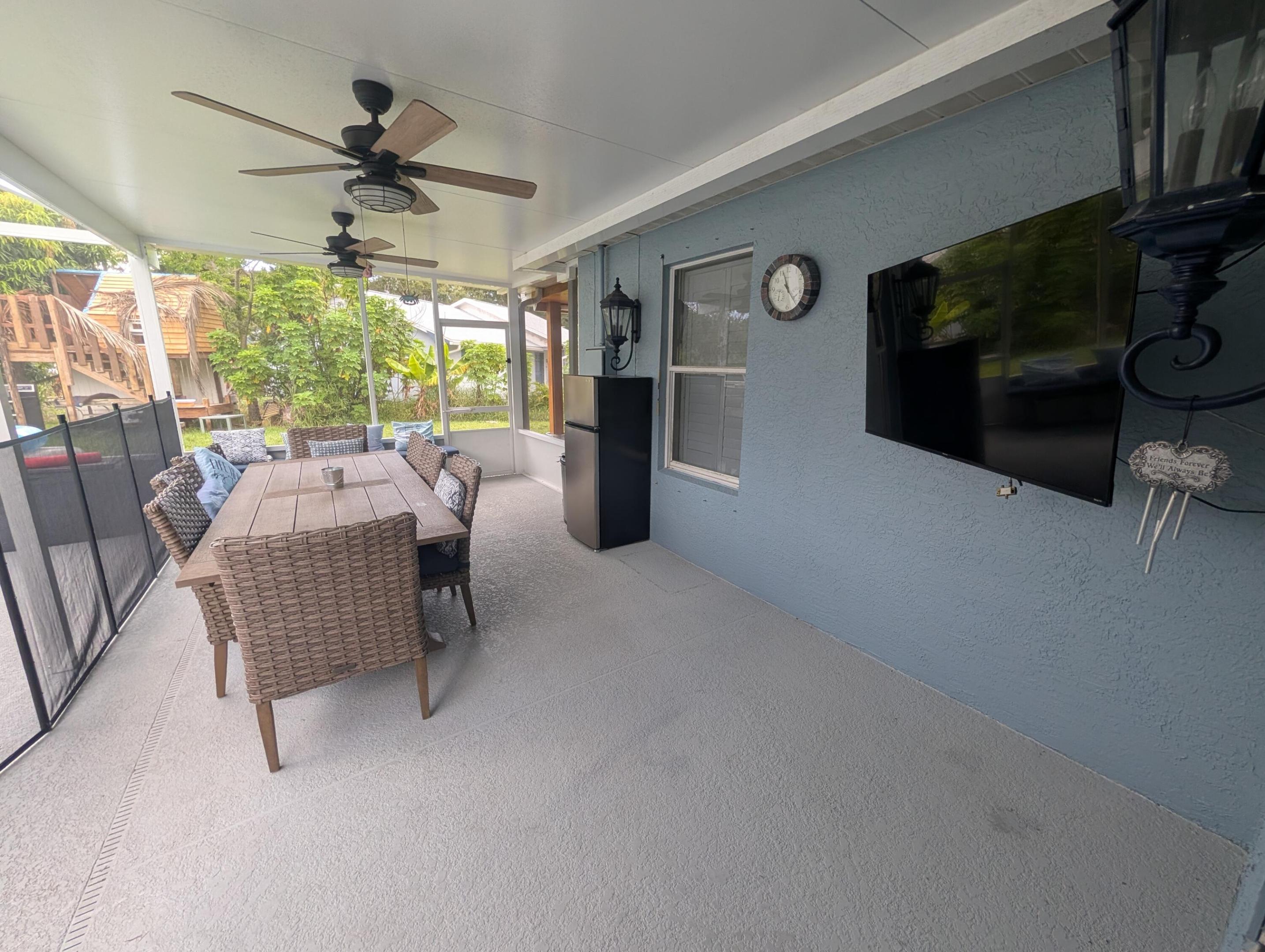 625 Coconut Avenue N Property Photo 29