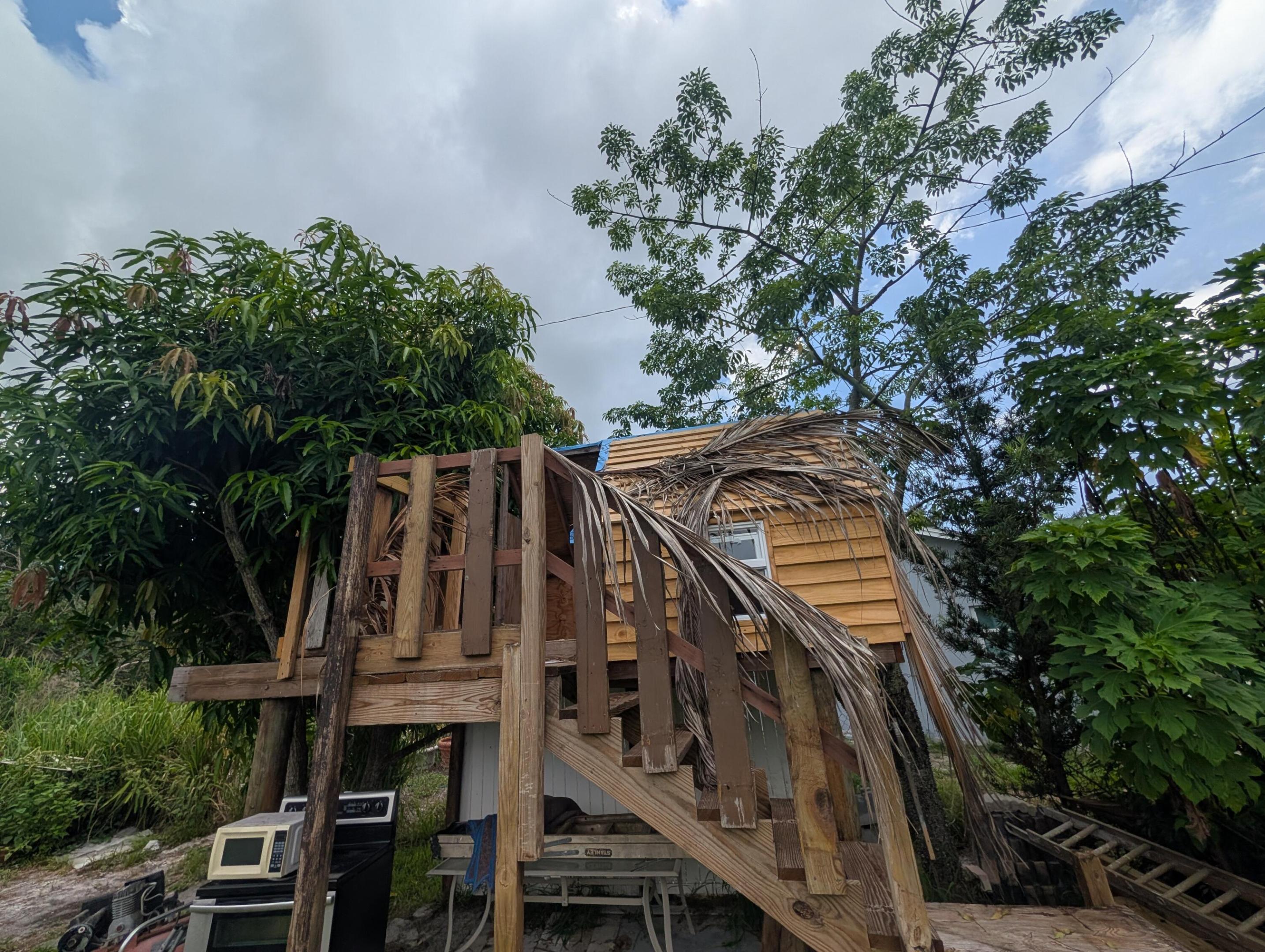 625 Coconut Avenue N Property Photo 35