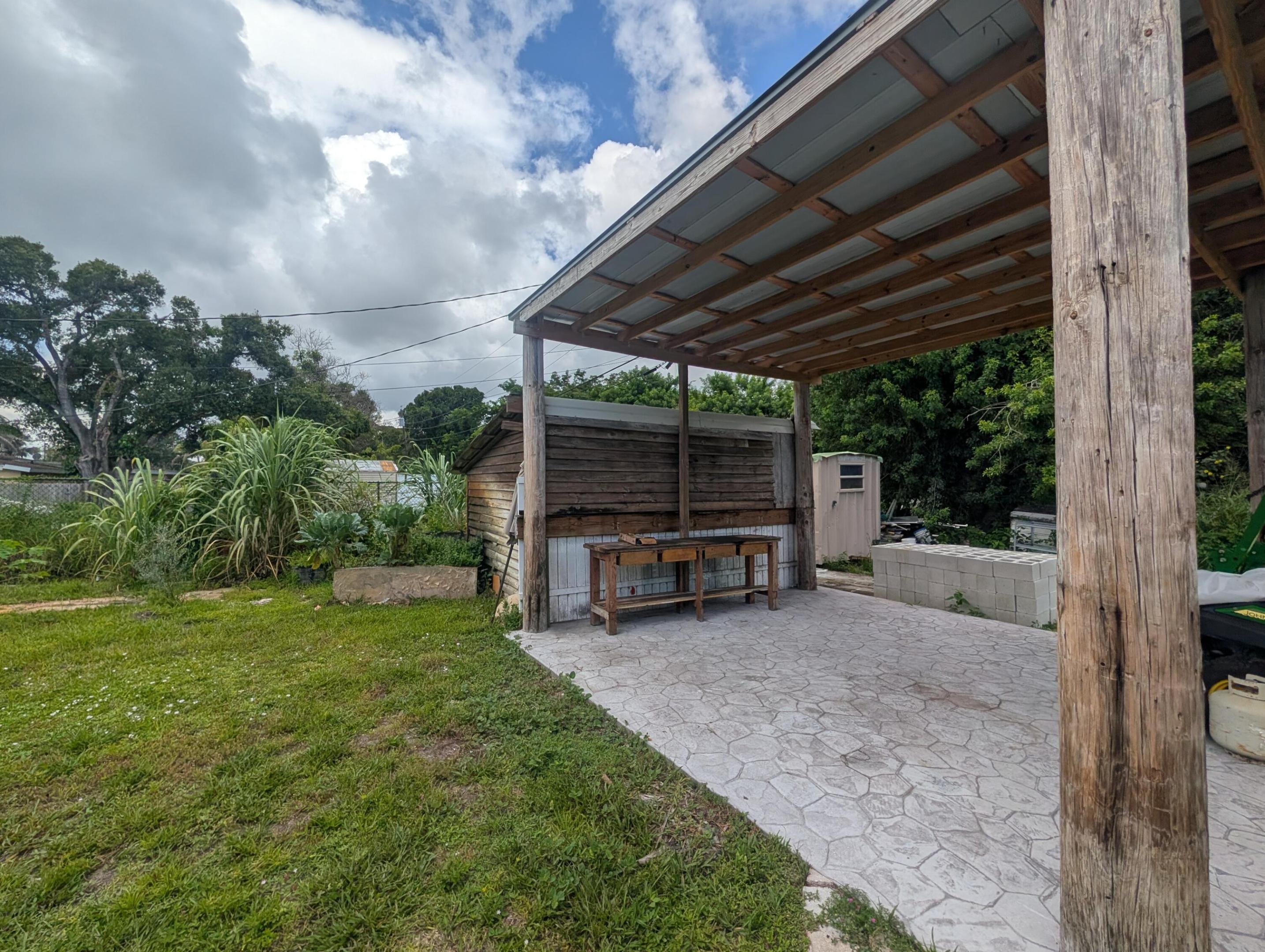 625 Coconut Avenue N Property Photo 37