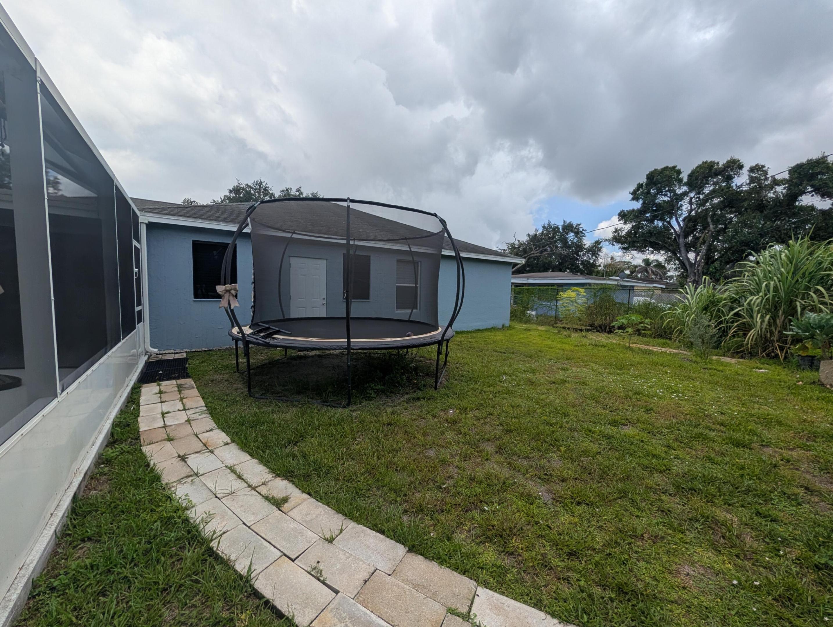625 Coconut Avenue N Property Photo 38