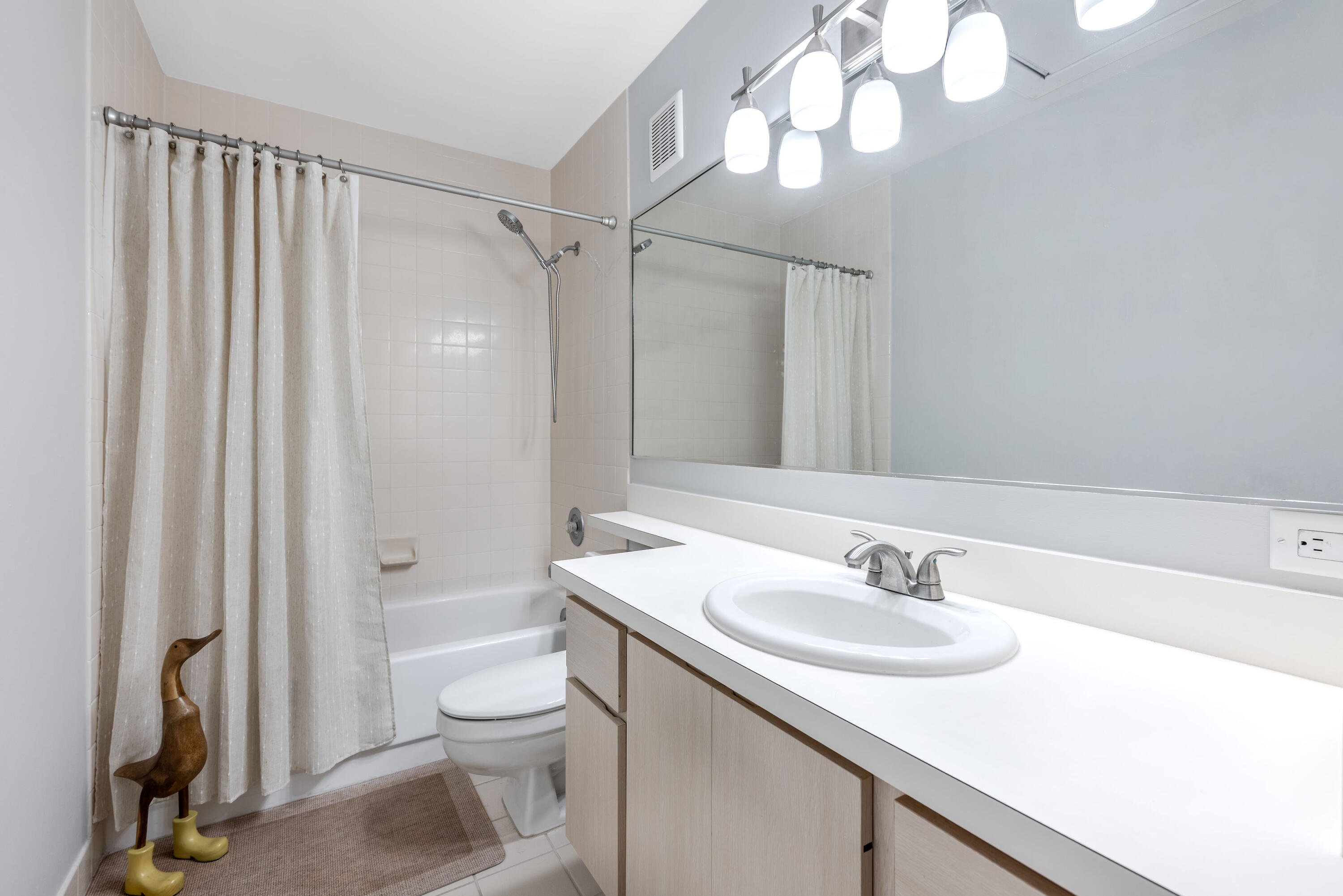 8135 Bridgewater Court 35c Property Photo 22