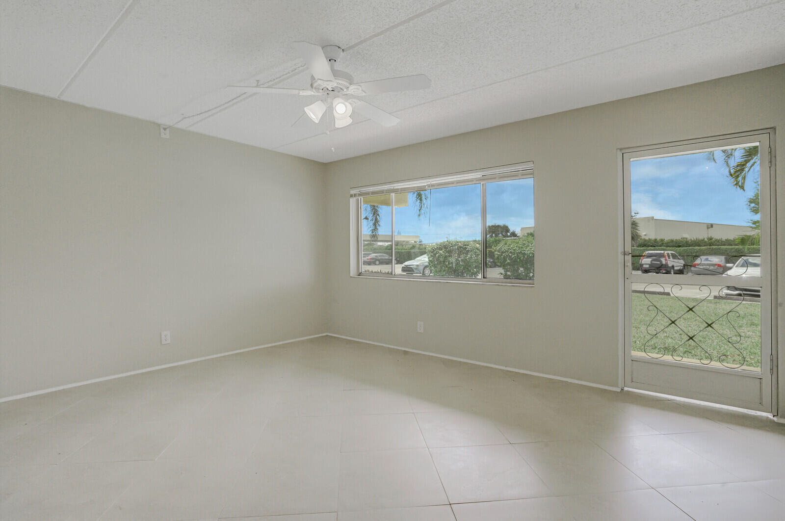 400 Village Green Circle W 105 Property Photo 9