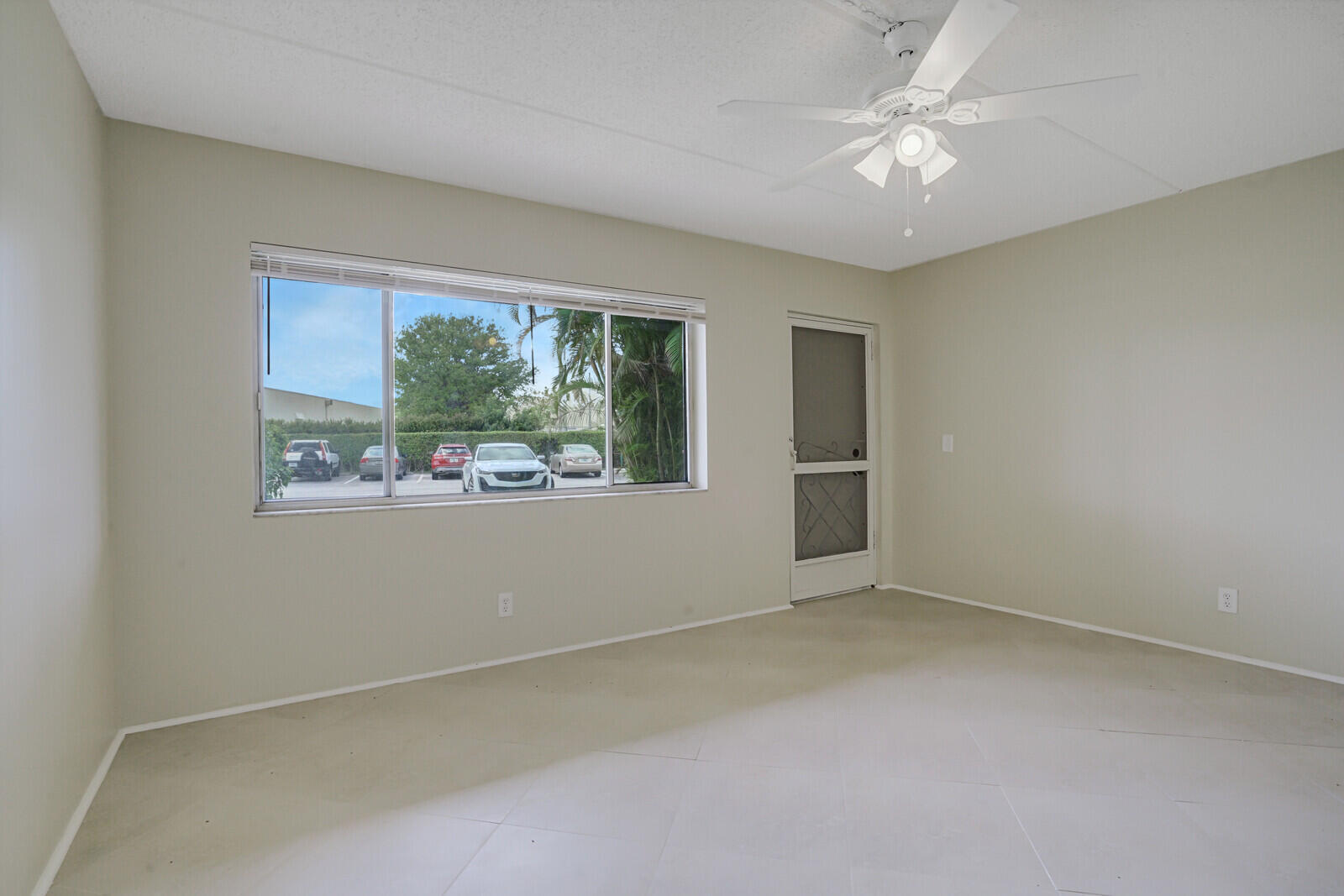 400 Village Green Circle W 105 Property Photo 10