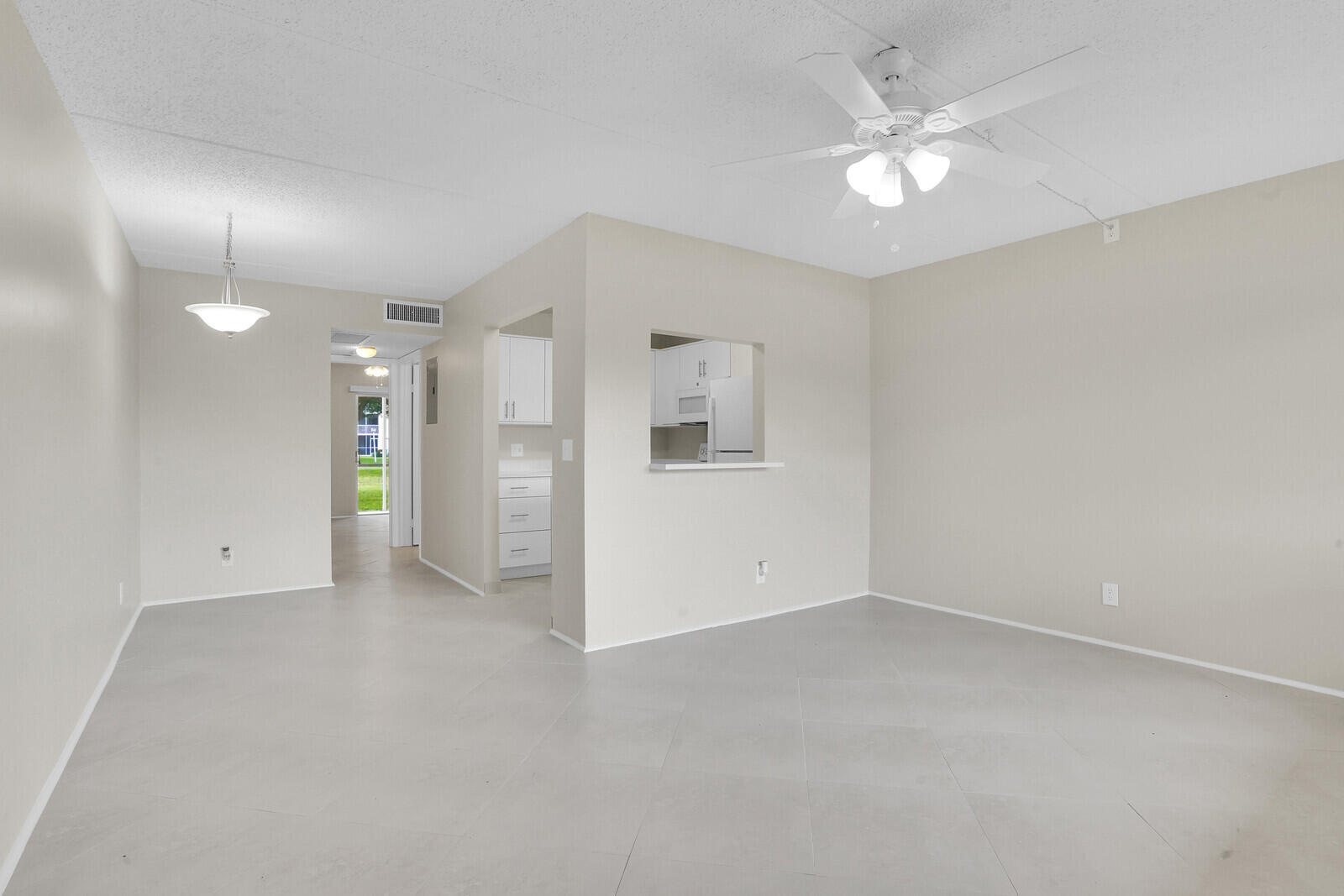 400 Village Green Circle W 105 Property Photo 12
