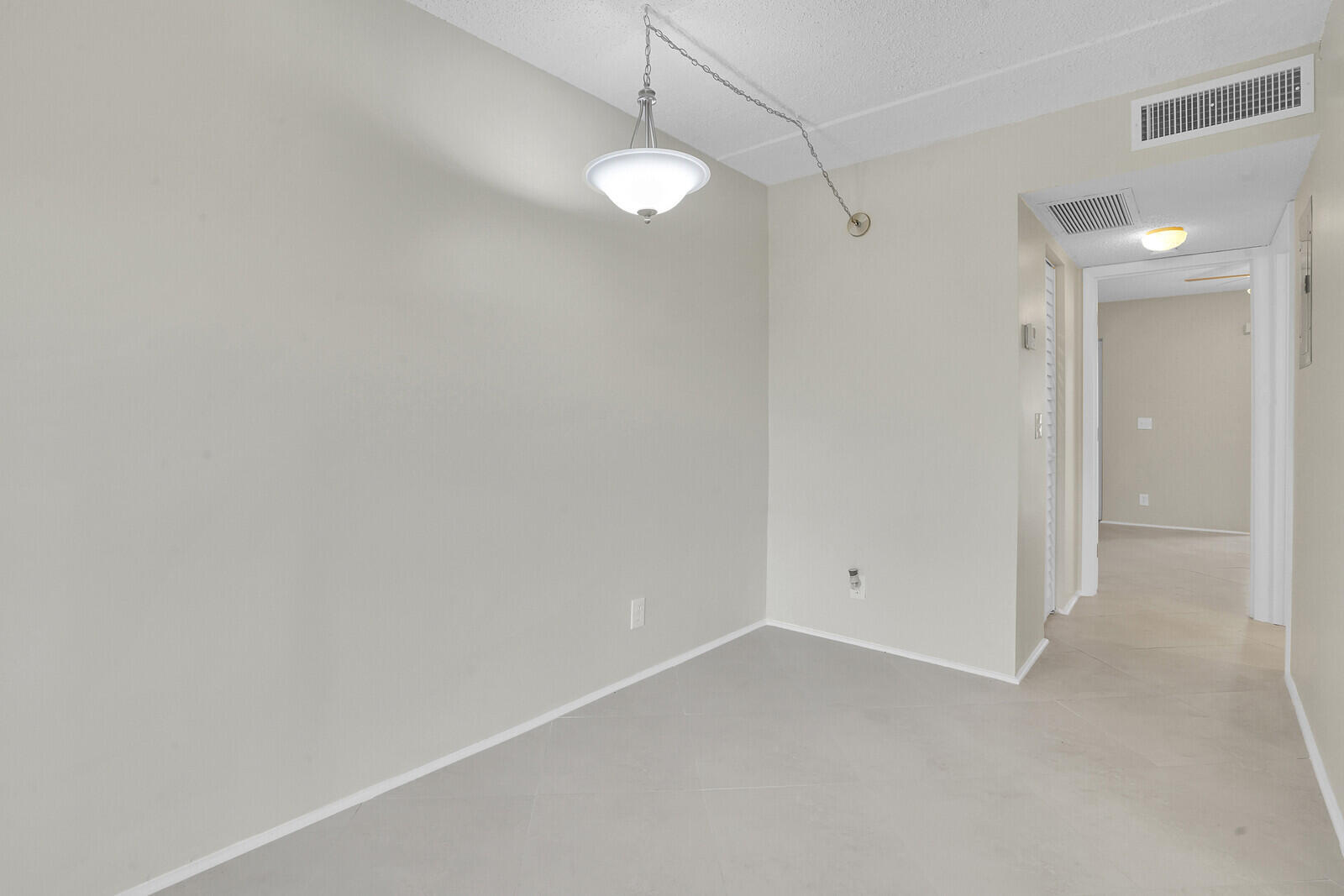 400 Village Green Circle W 105 Property Photo 13