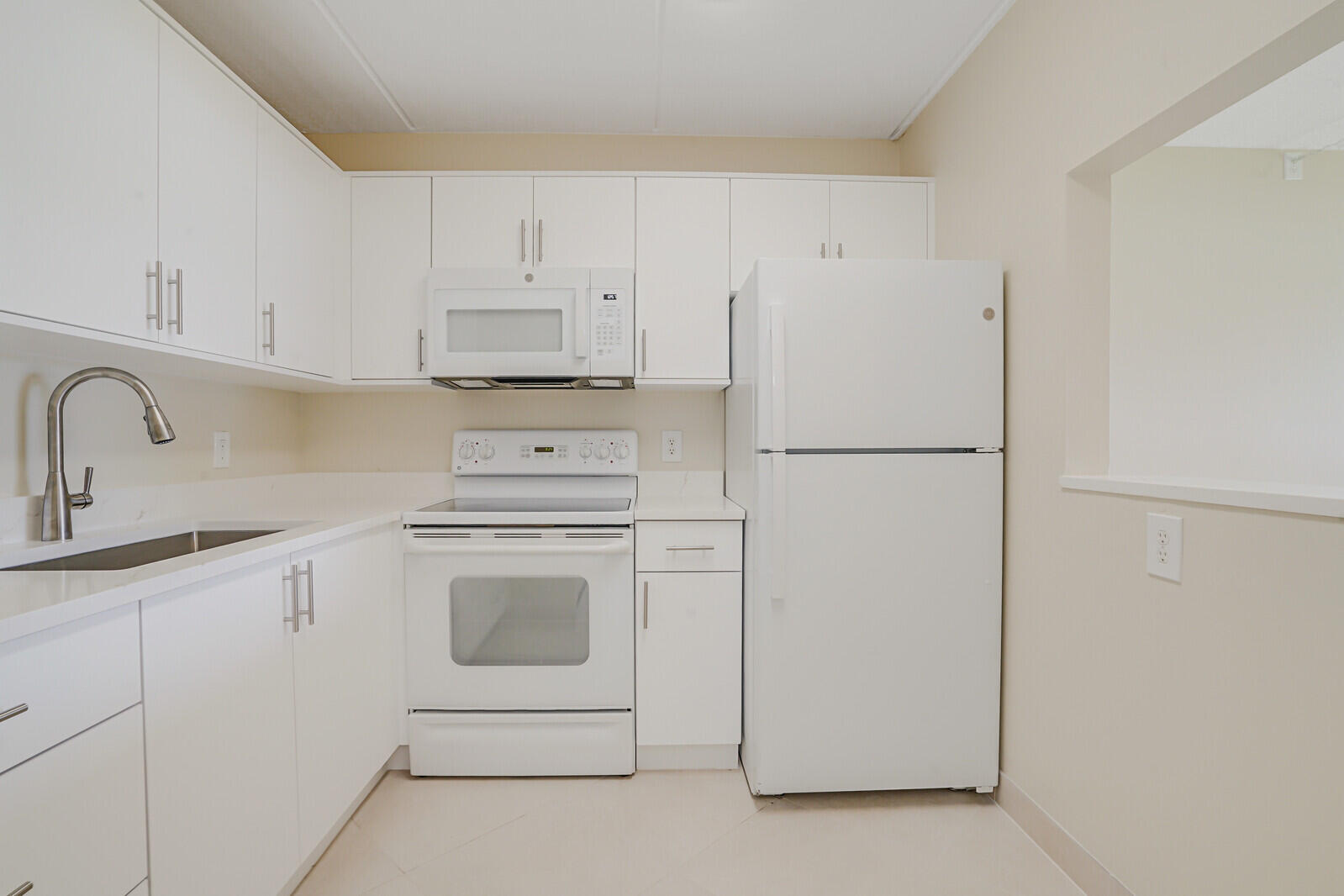 400 Village Green Circle W 105 Property Photo 15