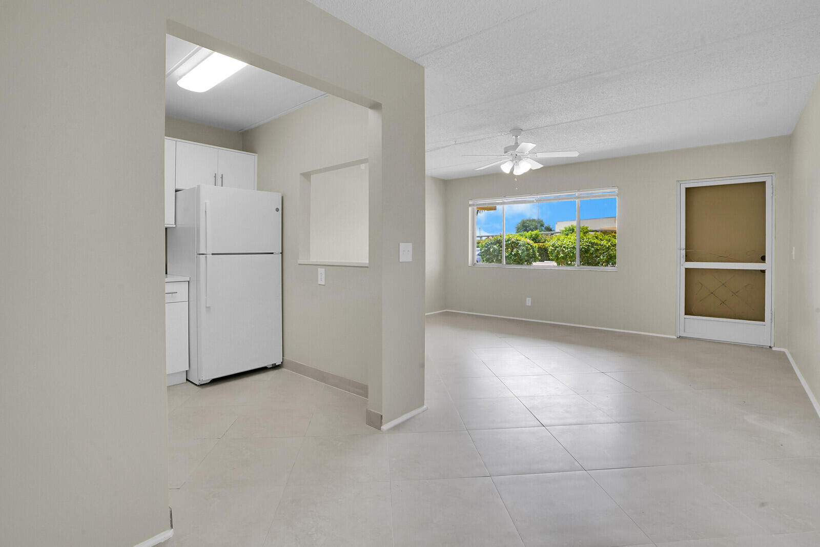 400 Village Green Circle W 105 Property Photo 16