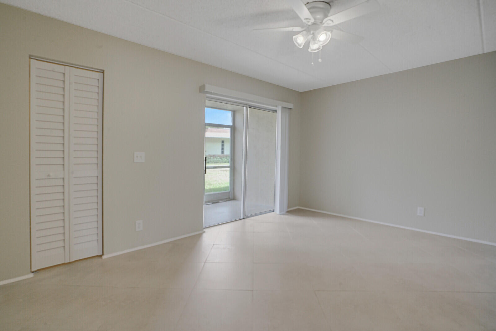 400 Village Green Circle W 105 Property Photo 20
