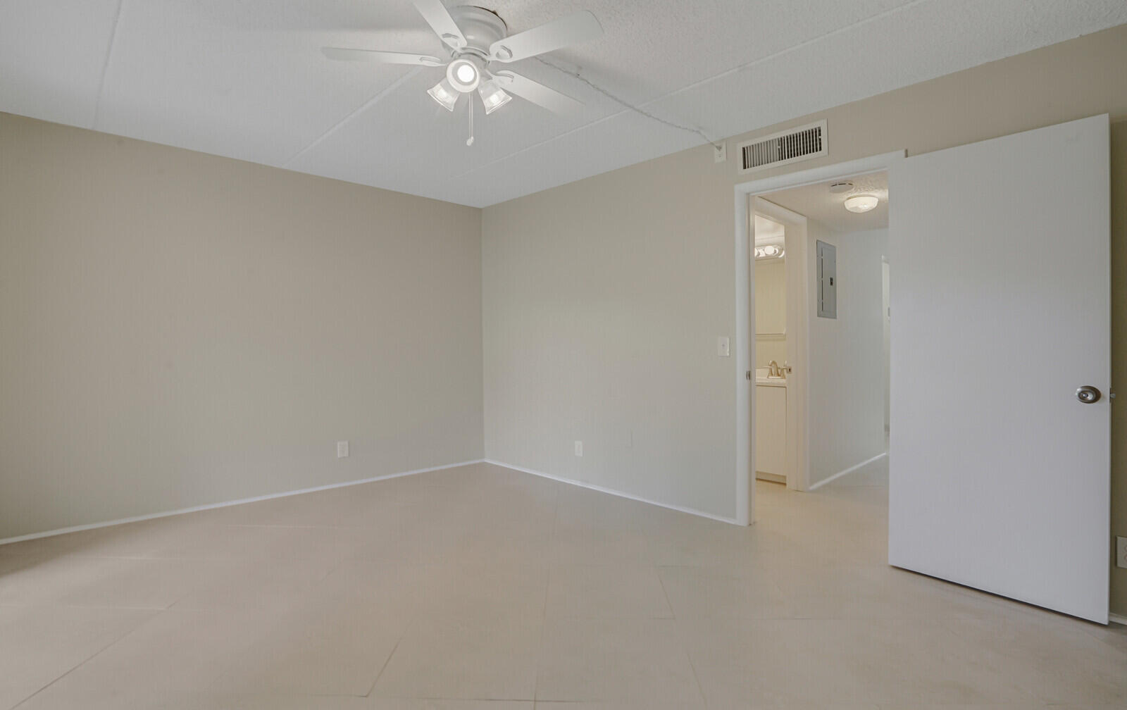 400 Village Green Circle W 105 Property Photo 22