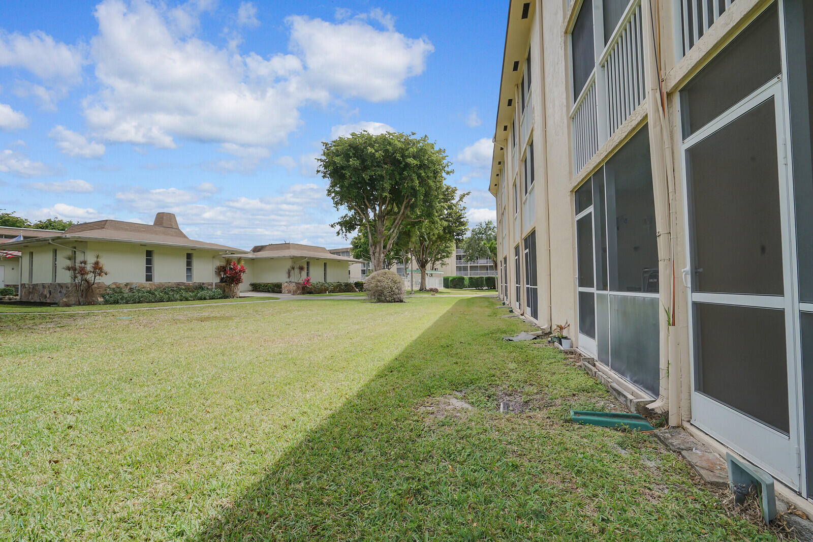 400 Village Green Circle W 105 Property Photo 28
